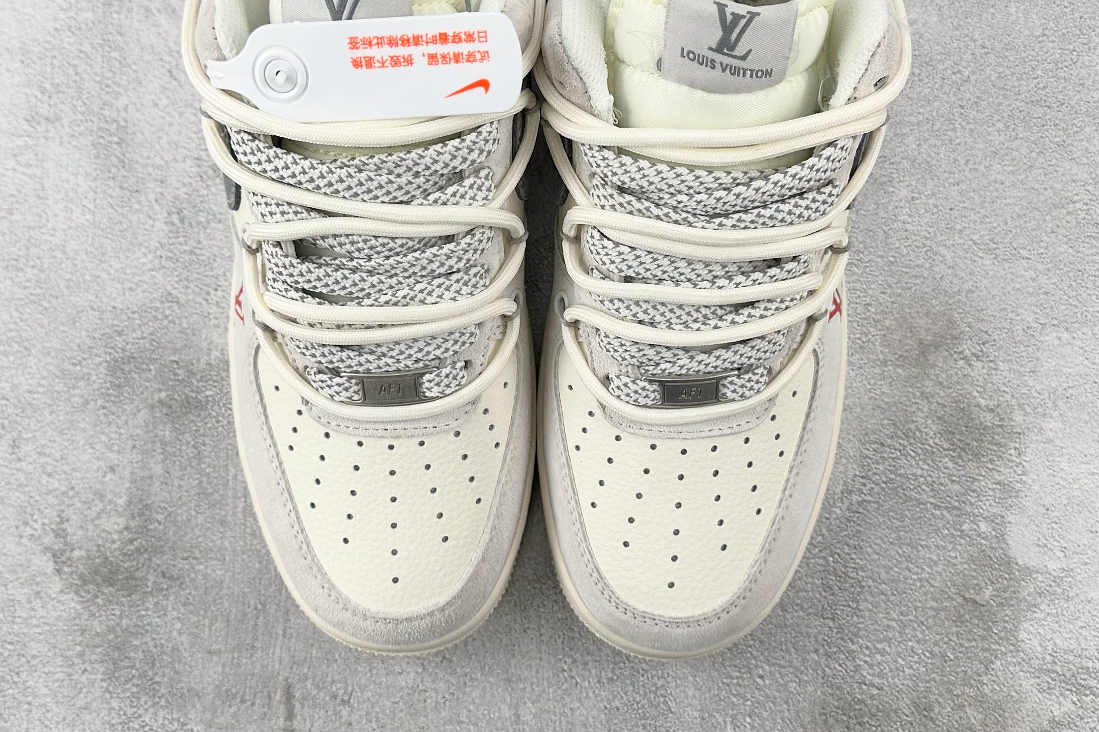 XC 
Nike Air Force 1'07  LV 联名 白灰

货号：DM6868 084
尺码：