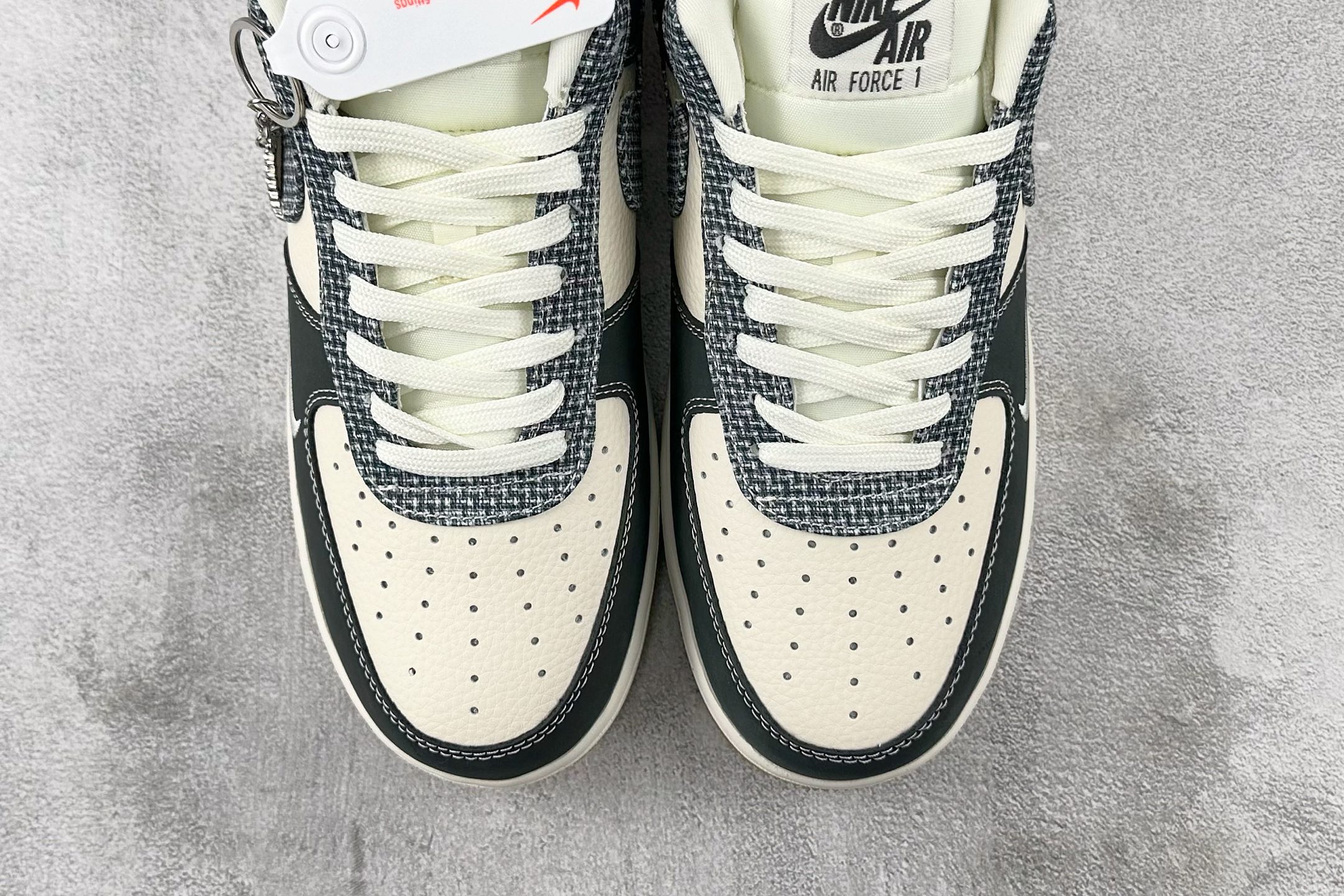 XC 
Nike Air Force 1'07  GUCCI 联名 黑白

货号：DF0188 058
