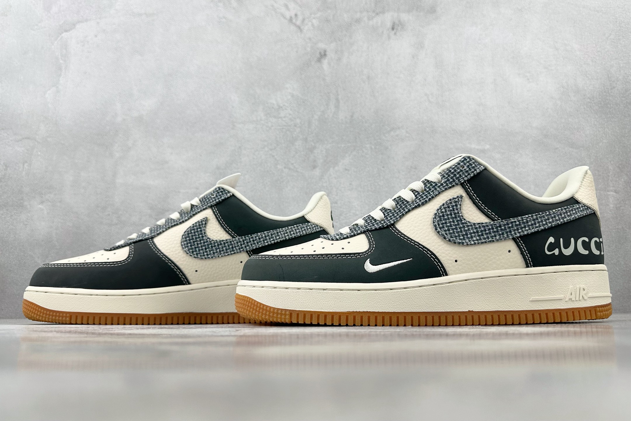 XC 
Nike Air Force 1'07  GUCCI 联名 黑白

货号：DF0188 058
