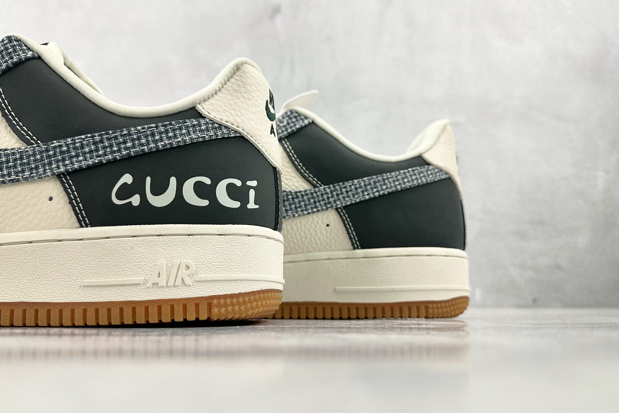 XC 
Nike Air Force 1'07  GUCCI 联名 黑白

货号：DF0188 058
