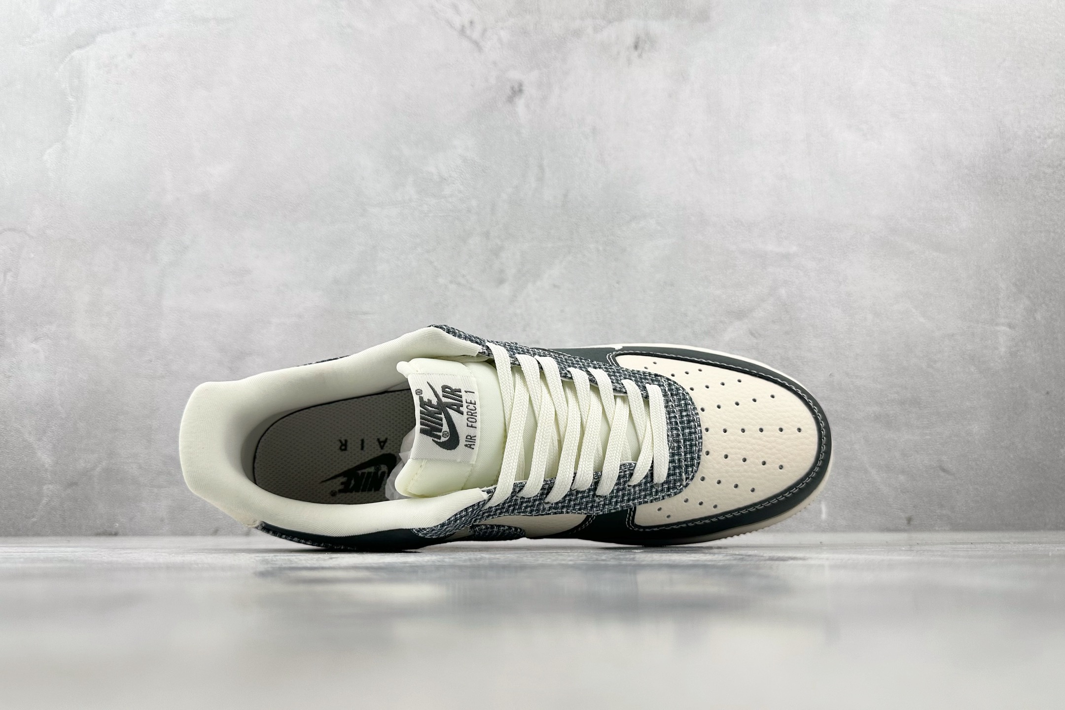 XC 
Nike Air Force 1'07  GUCCI 联名 黑白

货号：DF0188 058
