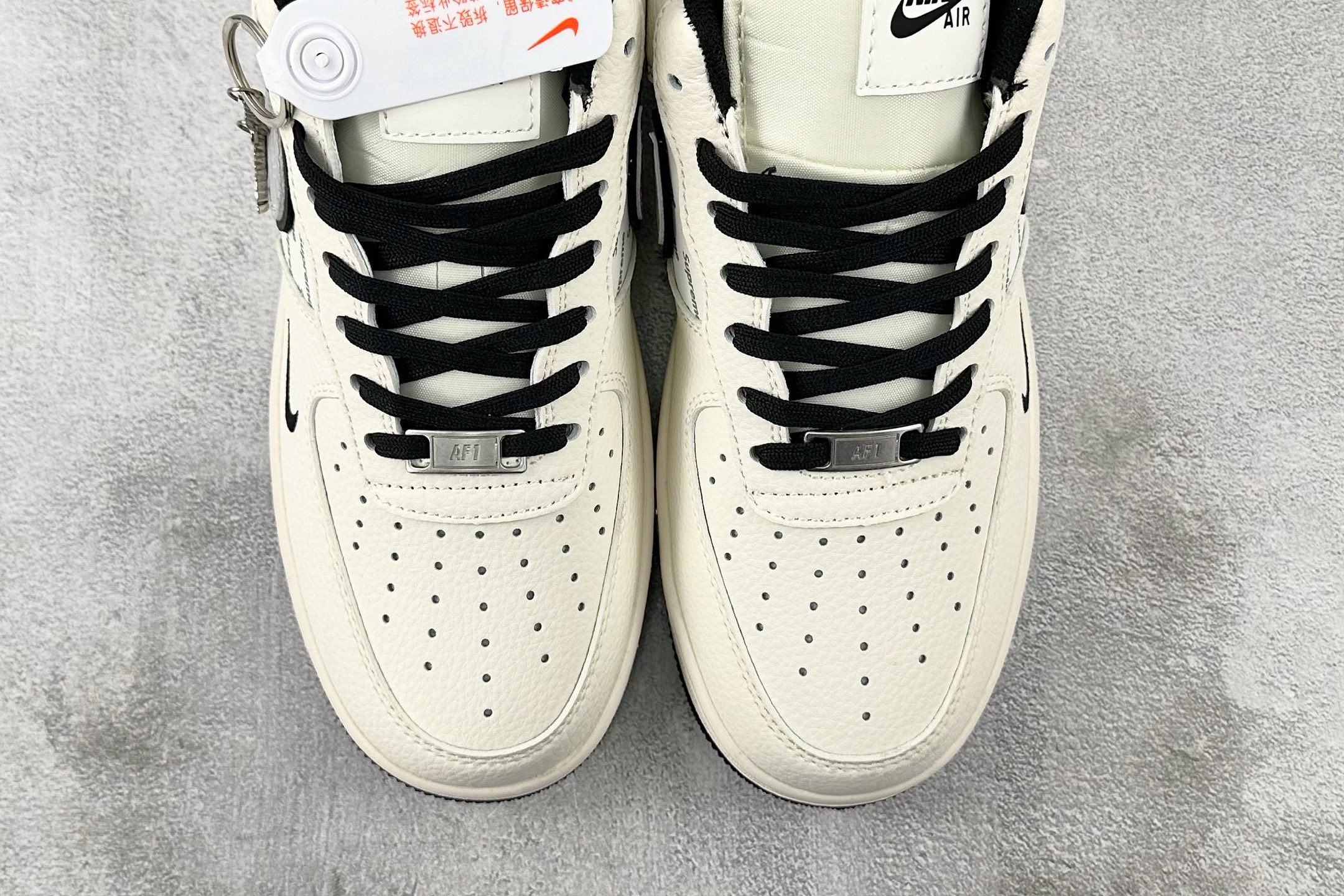 XC 
Nike Air Force 1'07  Supreme 联名 米白黑

货号：XX3168 1