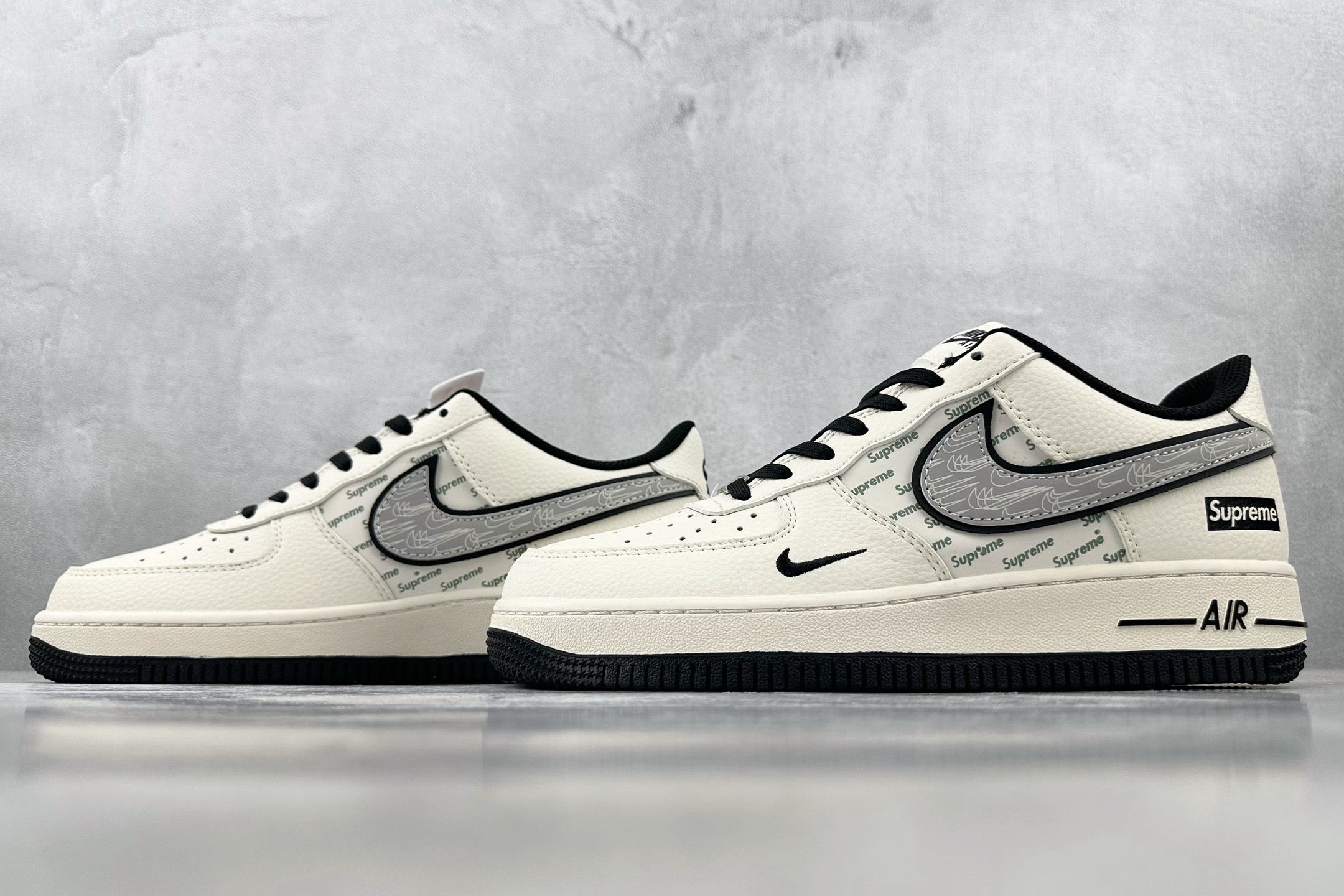 XC 
Nike Air Force 1'07  Supreme 联名 米白黑

货号：XX3168 1
