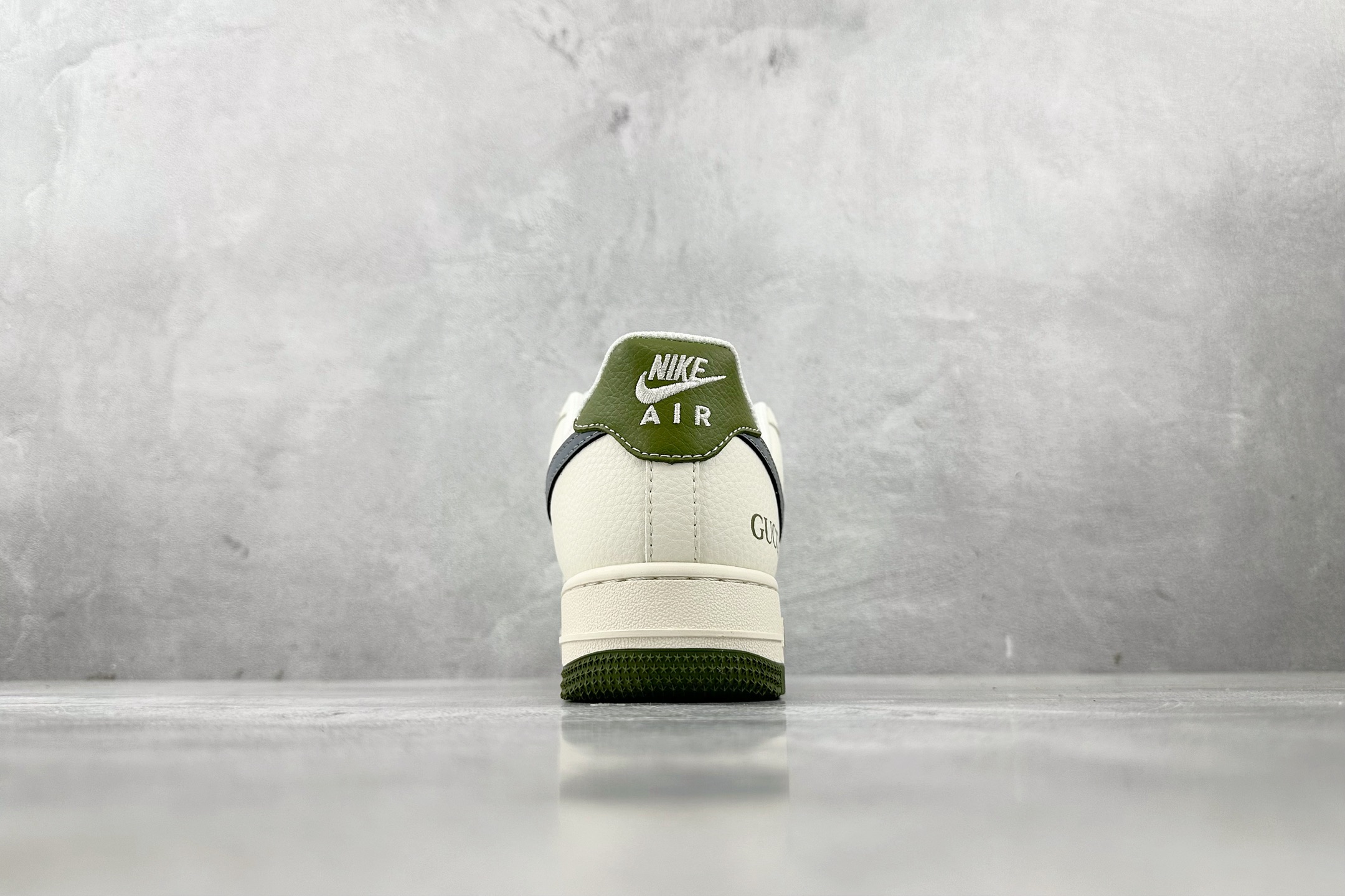 XC 
Nike Air Force 1'07  GUCCI 联名 米白绿

货号：XS1958 563