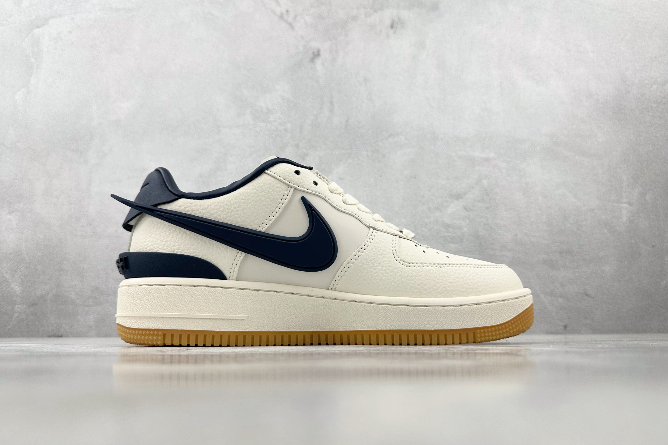 XC 
Nike Air Force 1'07  GUCCI 联名 米白

货号：XS3464 576
