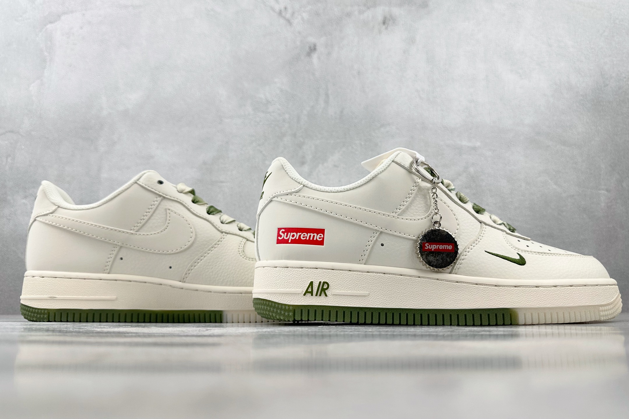 XC 
Nike Air Force 1'07  Supreme 联名 米白绿

货号：BB7577 2