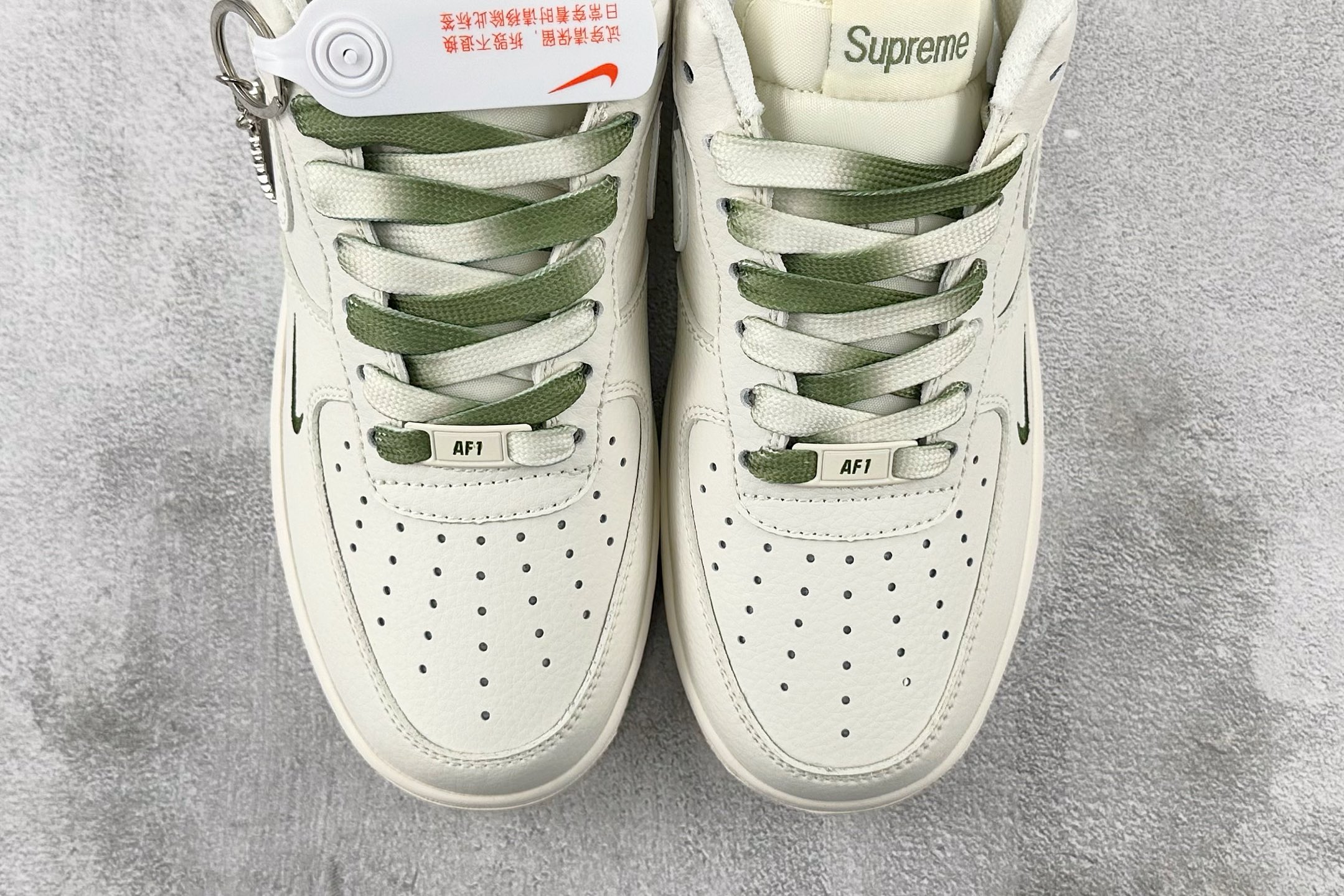 XC 
Nike Air Force 1'07  Supreme 联名 米白绿

货号：BB7577 2