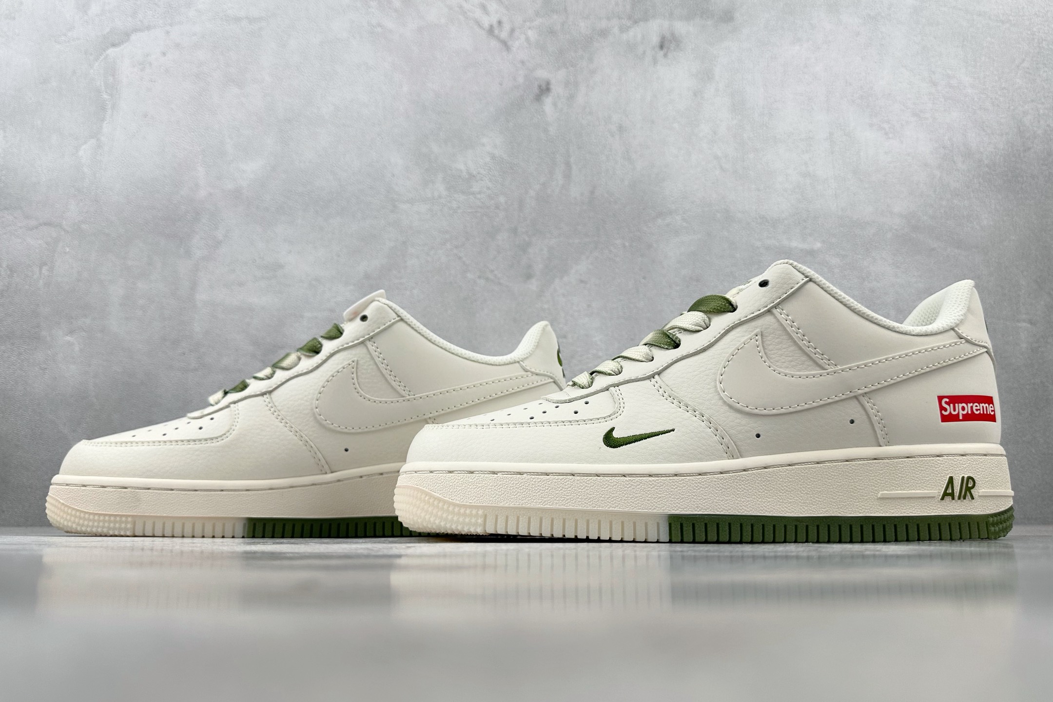 XC 
Nike Air Force 1'07  Supreme 联名 米白绿

货号：BB7577 2