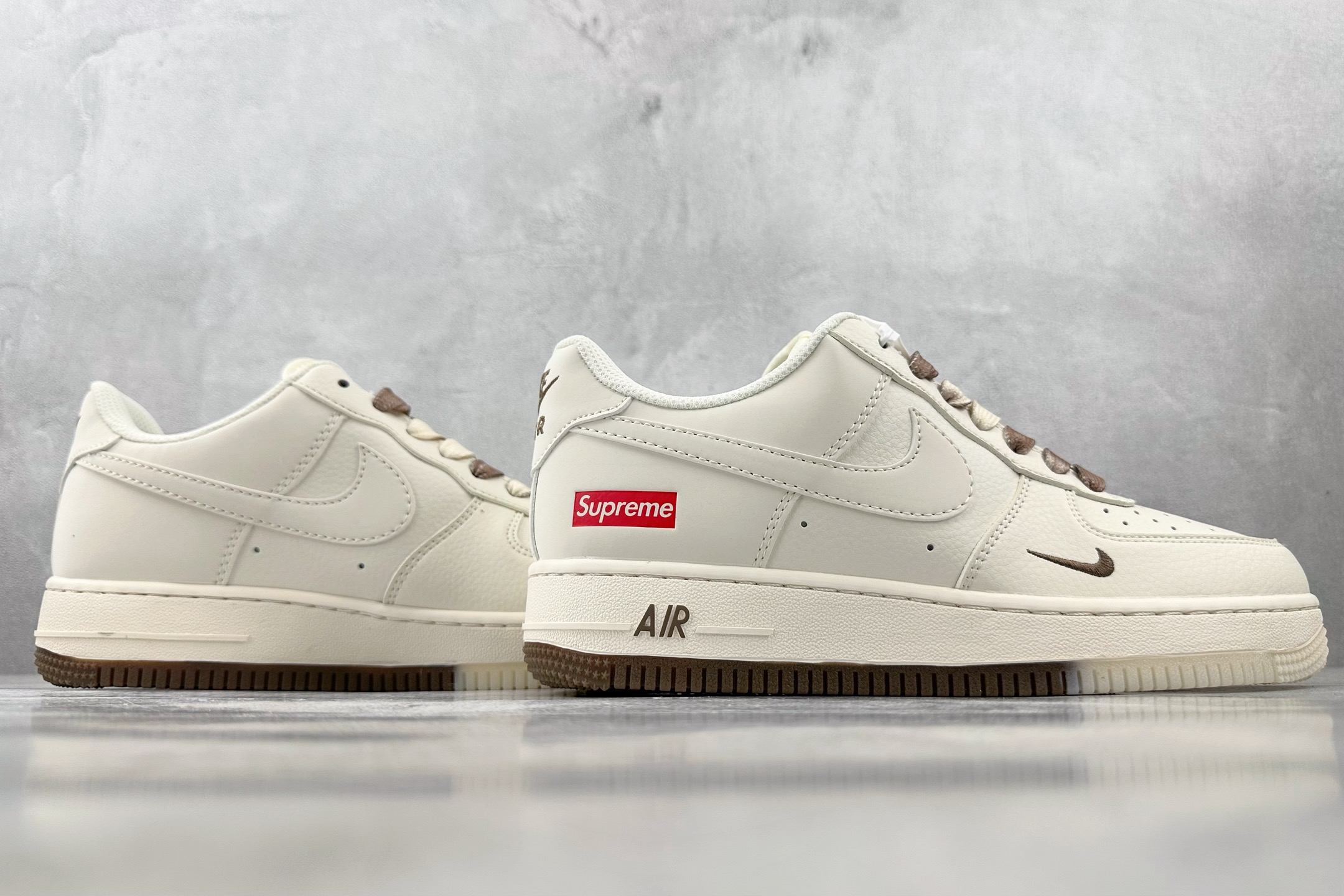 XC 
Nike Air Force 1'07  Supreme 联名 米白棕

货号：BB7577 2