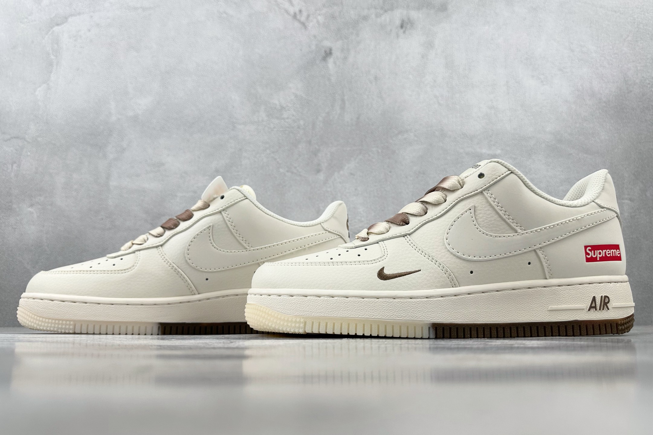 XC 
Nike Air Force 1'07  Supreme 联名 米白棕

货号：BB7577 2