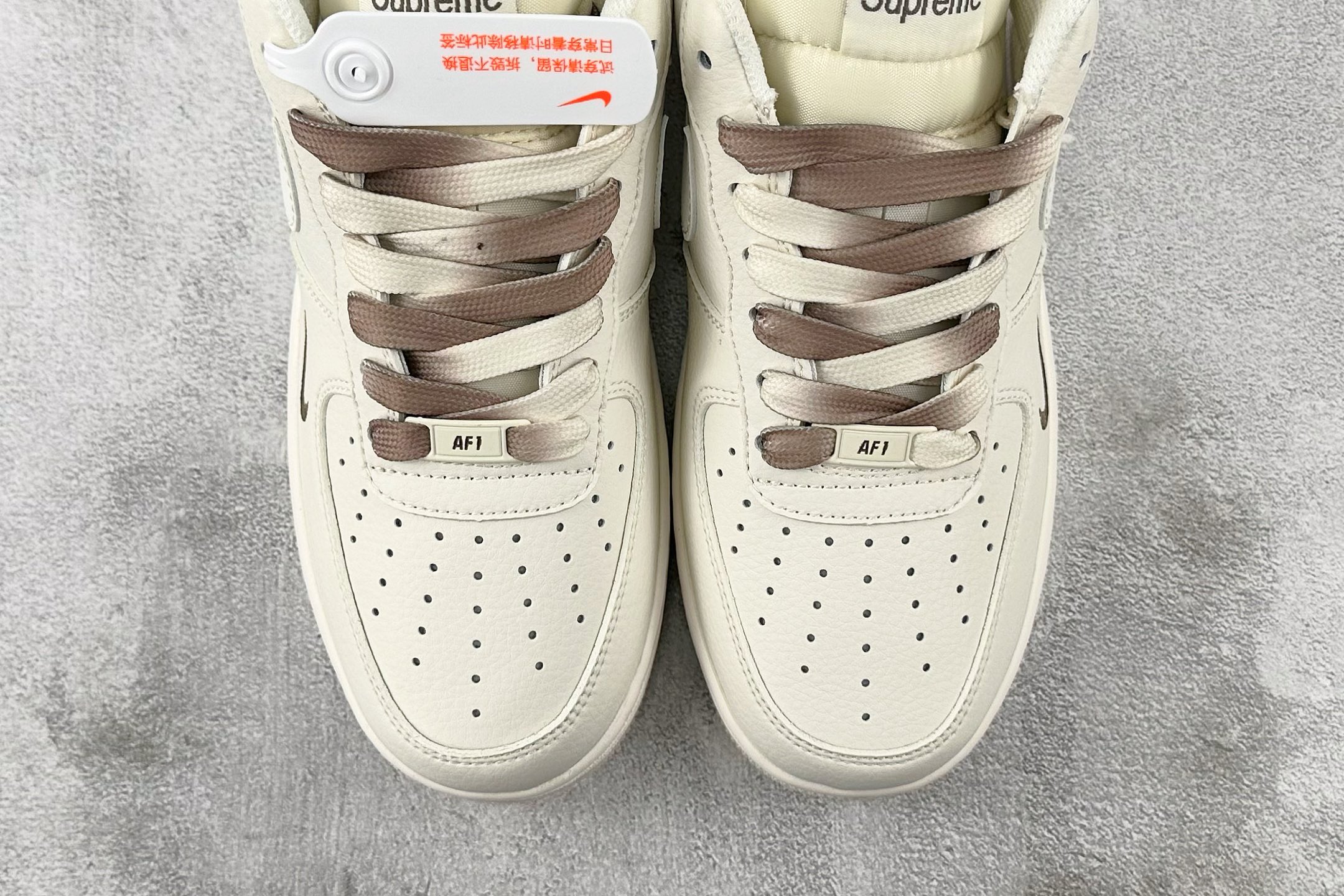 XC 
Nike Air Force 1'07  Supreme 联名 米白棕

货号：BB7577 2