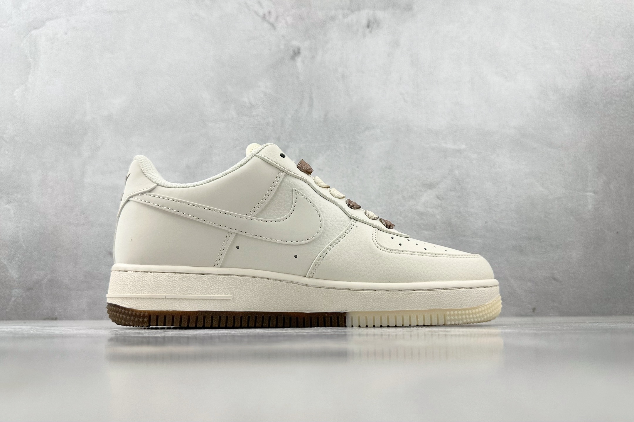 XC 
Nike Air Force 1'07  Supreme 联名 米白棕

货号：BB7577 2