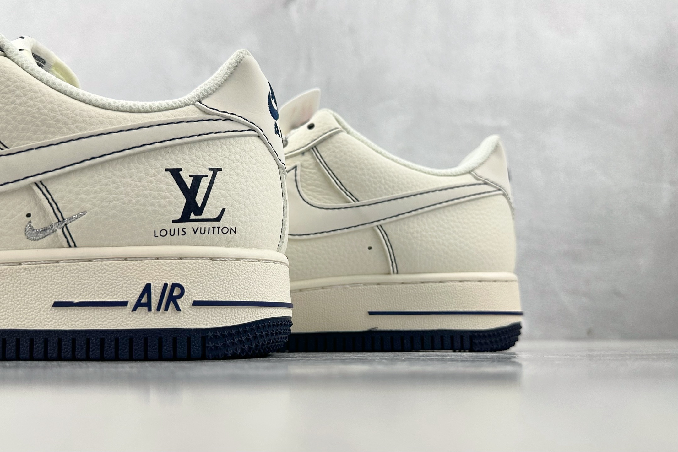 XC 
Nike Air Force 1'07  LV 联名 米白

货号：XX3168 160
尺码：