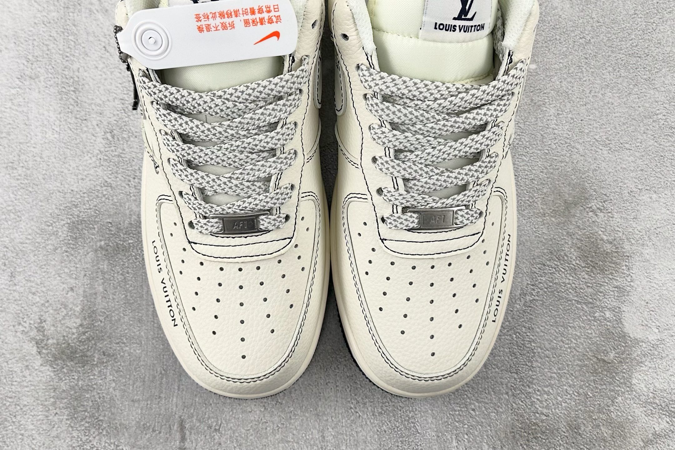 XC 
Nike Air Force 1'07  LV 联名 米白

货号：XX3168 160
尺码：