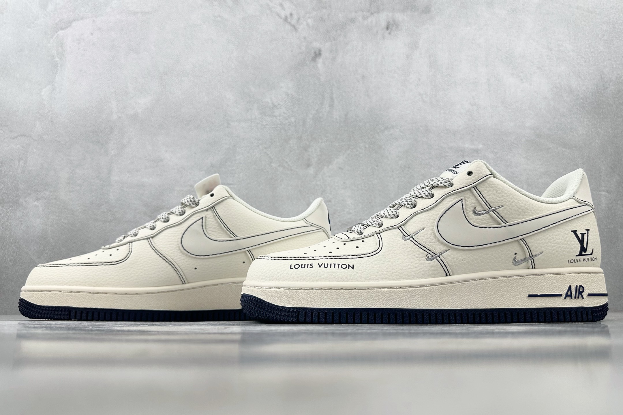 XC 
Nike Air Force 1'07  LV 联名 米白

货号：XX3168 160
尺码：