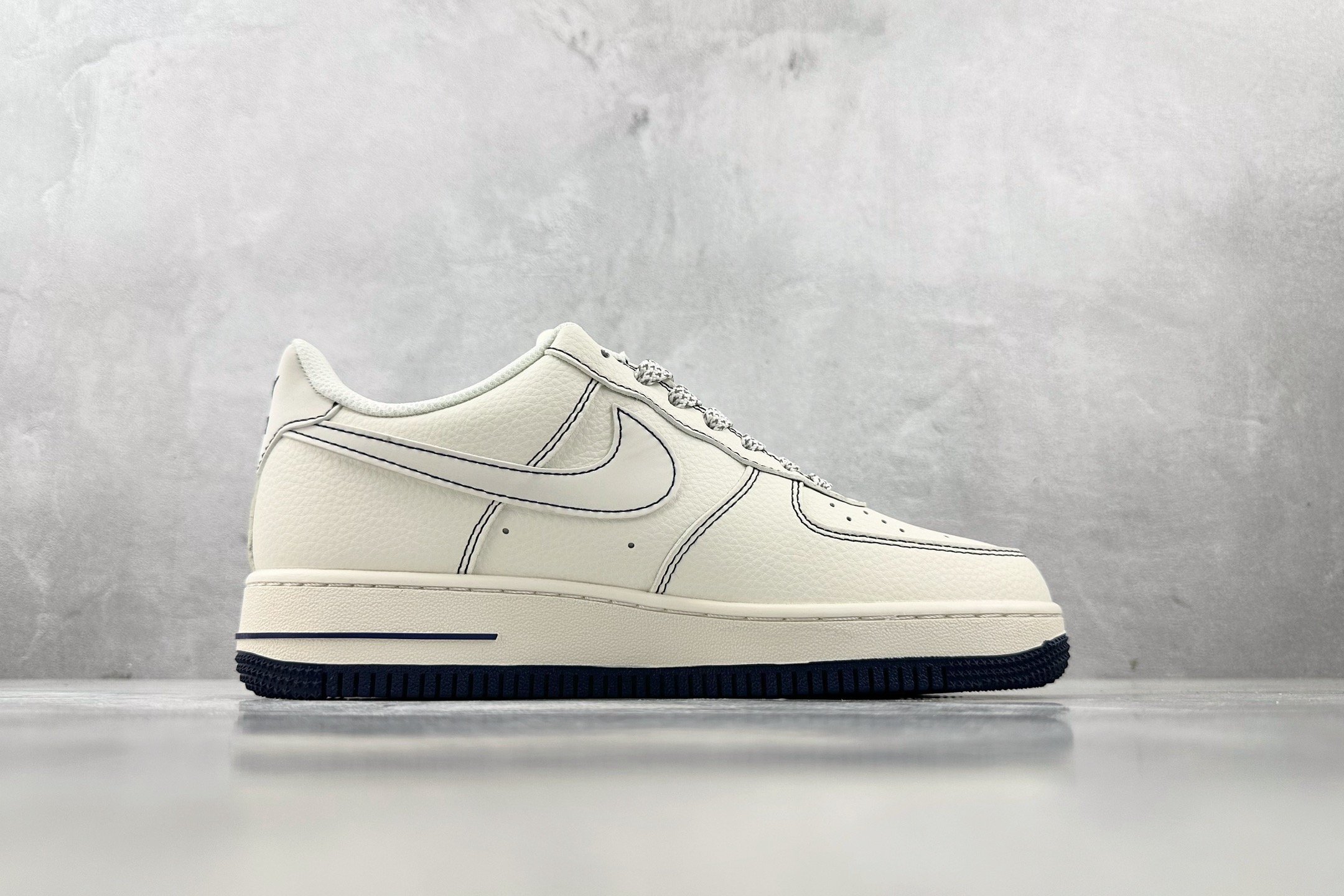 XC 
Nike Air Force 1'07  LV 联名 米白

货号：XX3168 160
尺码：