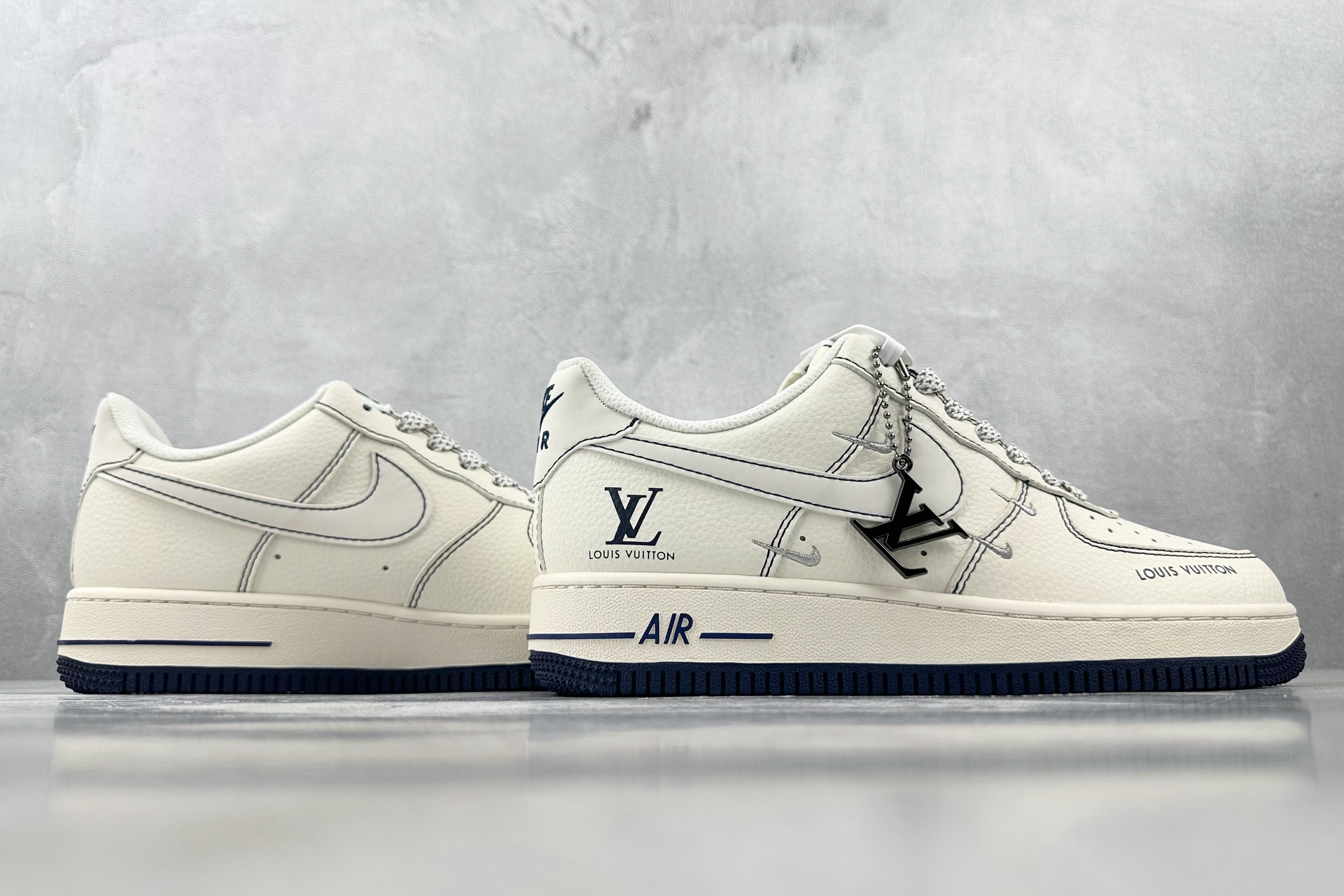 XC 
Nike Air Force 1'07  LV 联名 米白

货号：XX3168 160
尺码：