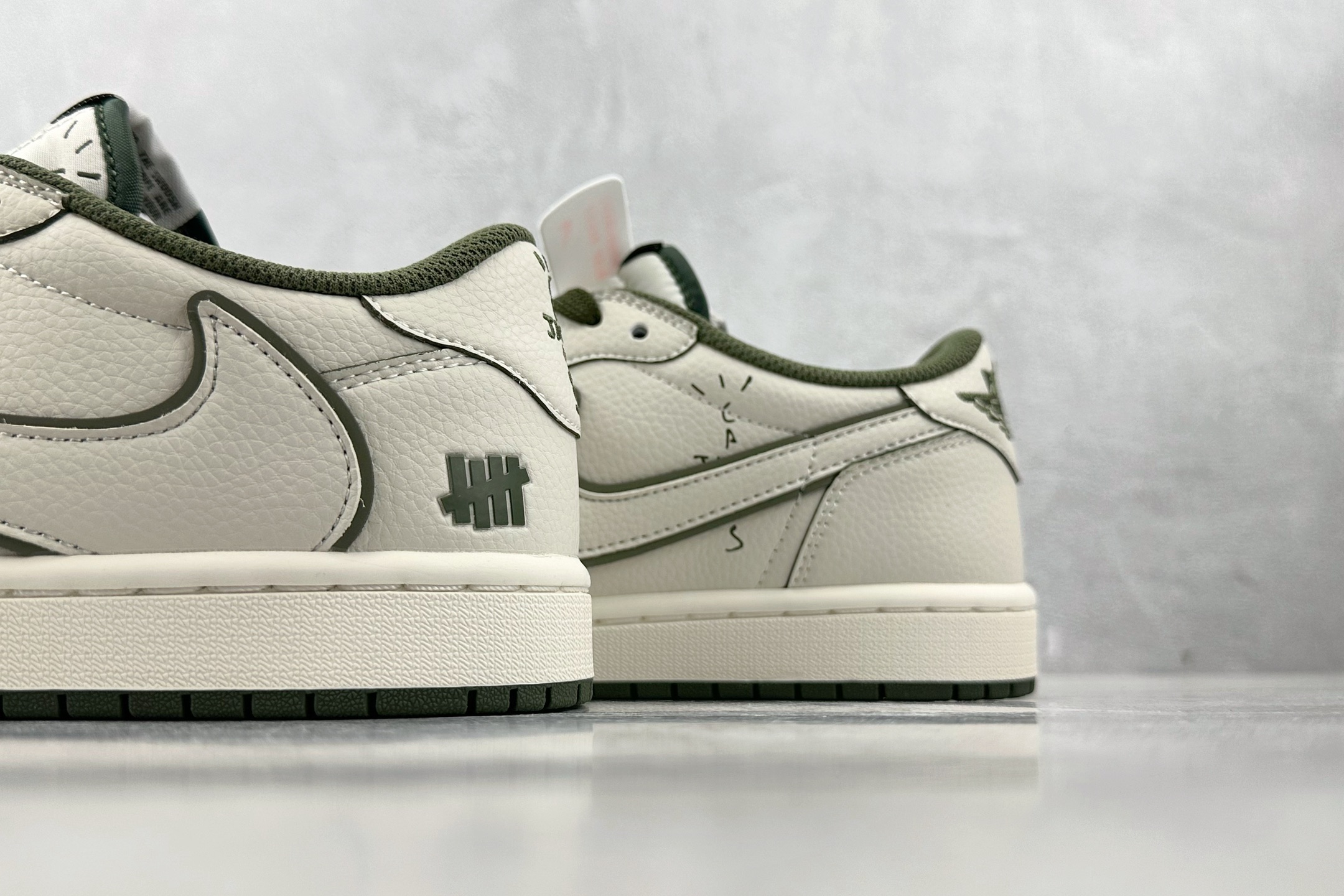 DK 
定制 Air Jordan 1 Low ow SP UNDEFEATED 倒钩联名米白绿

货号