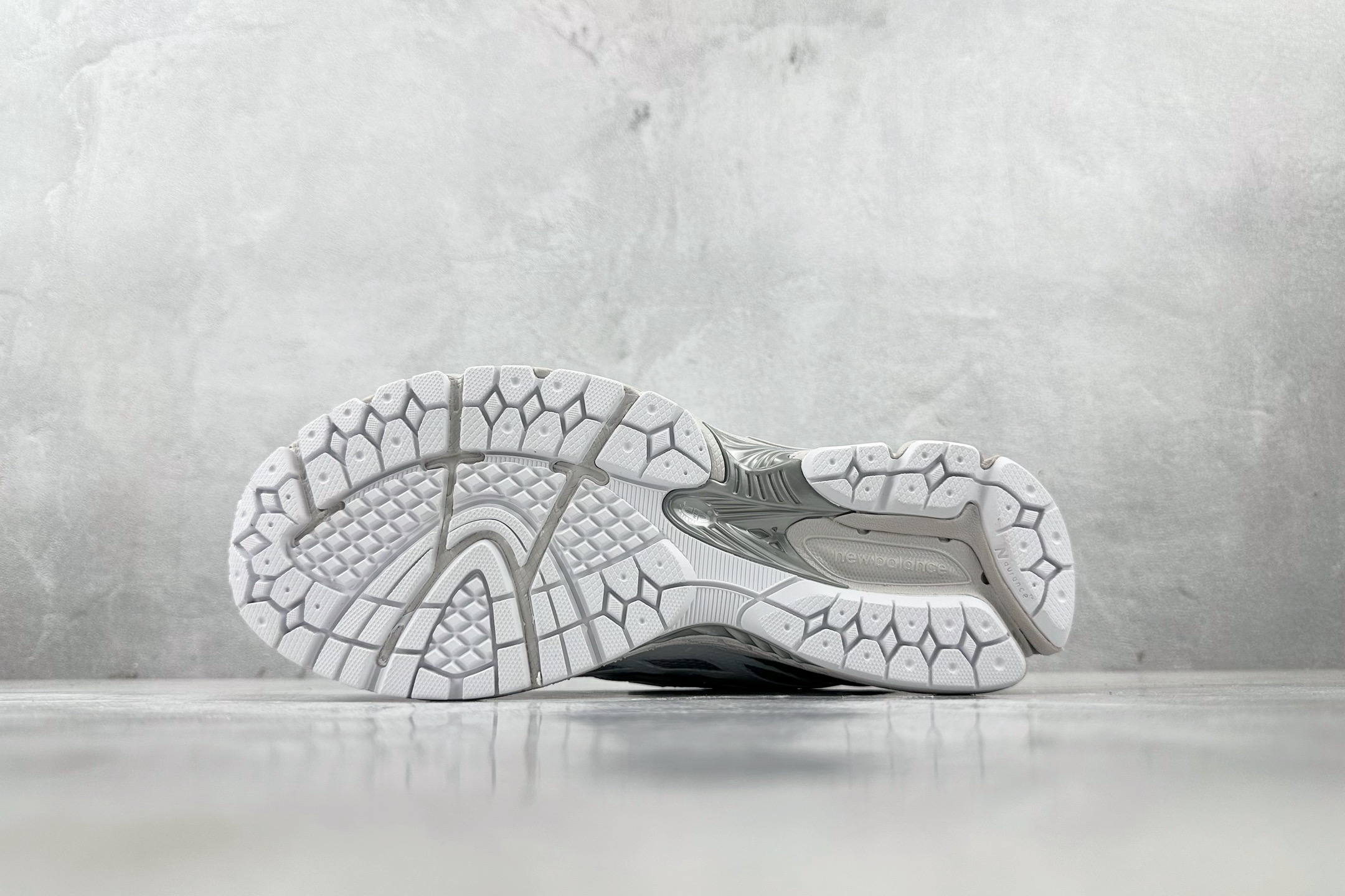 C 版 
大厂出品  New Balance NB 1906 W 灰色

货号：U1906WFE
尺码：