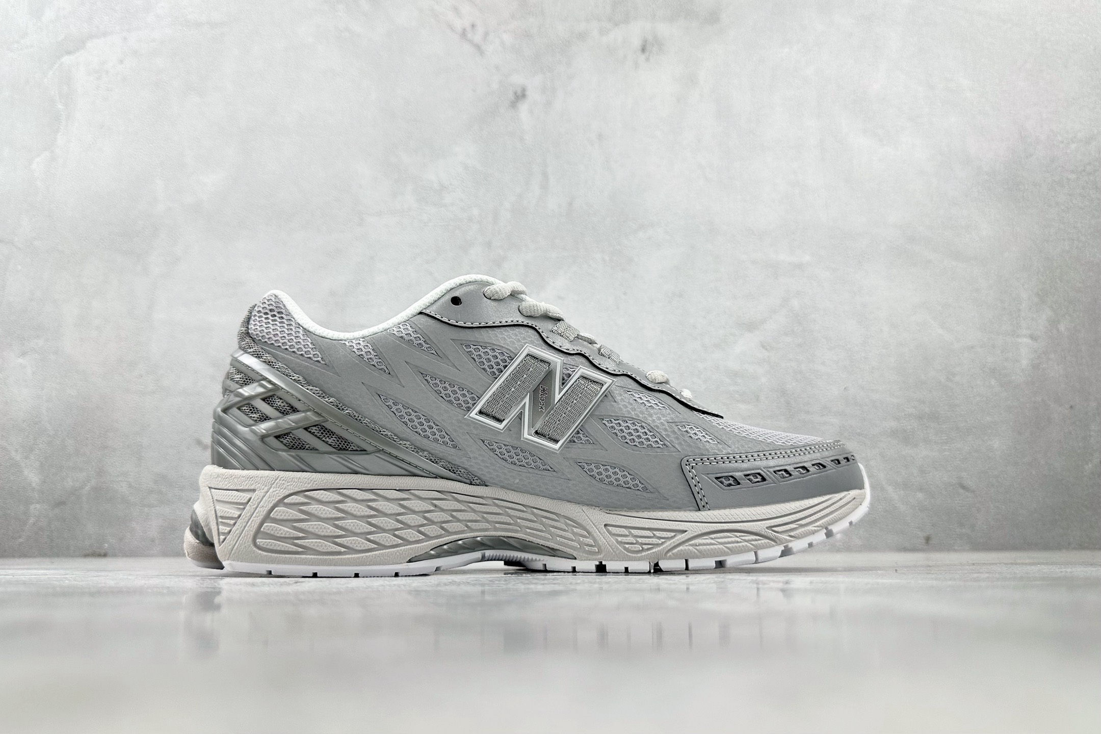 C 版 
大厂出品  New Balance NB 1906 W 灰色

货号：U1906WFE
尺码：