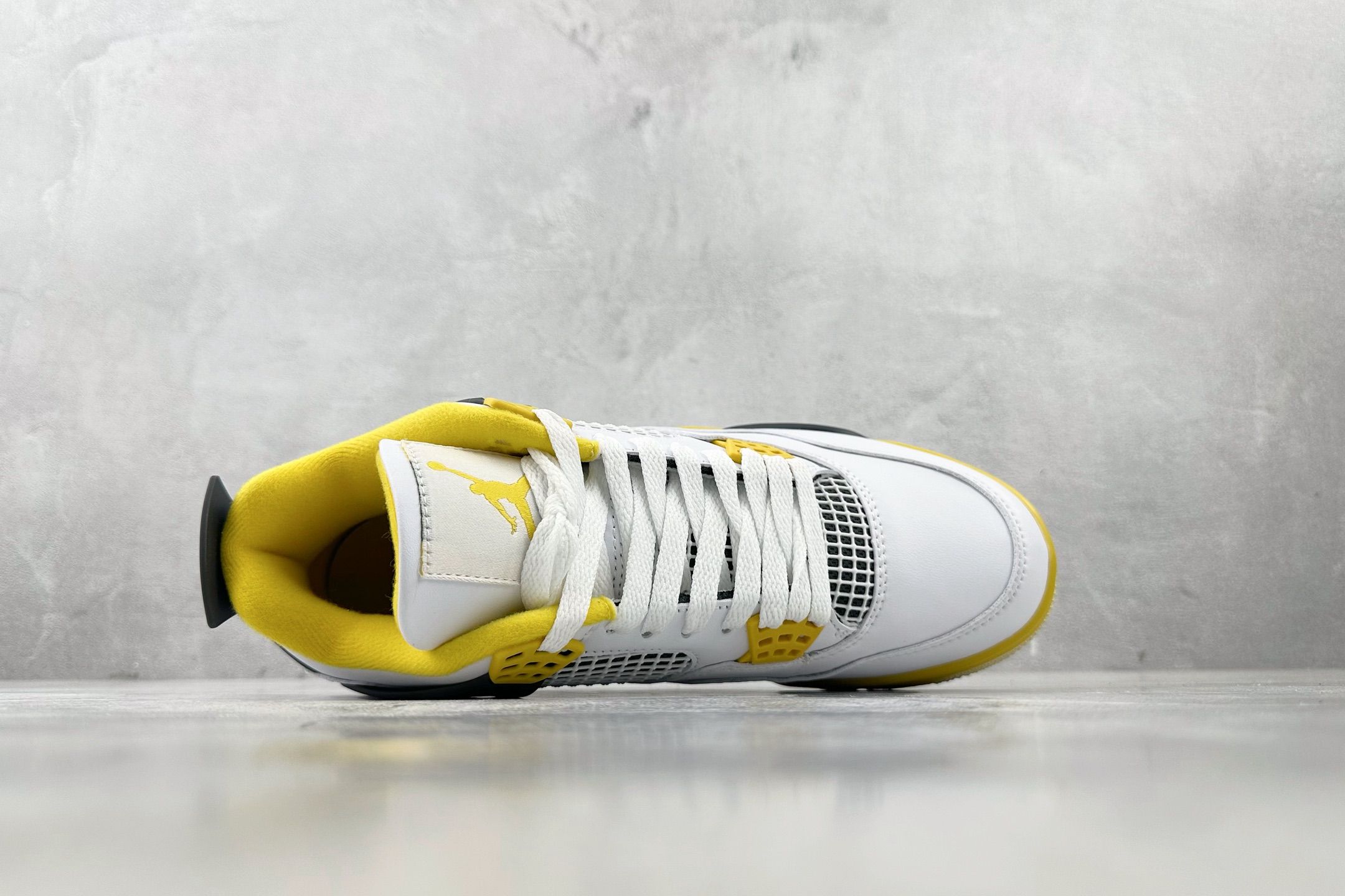 PB 
外贸批次  Jordan Air Jordan 4 Vivid Sulfur白黄

货号：AQ9