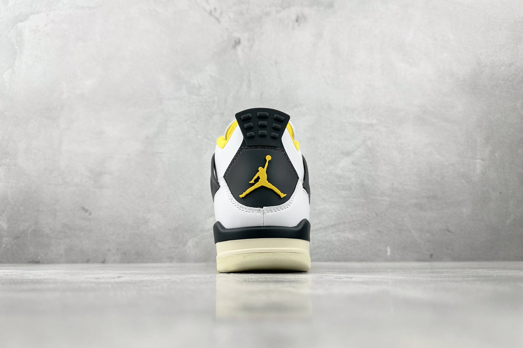 PB 
外贸批次  Jordan Air Jordan 4 Vivid Sulfur白黄

货号：AQ9