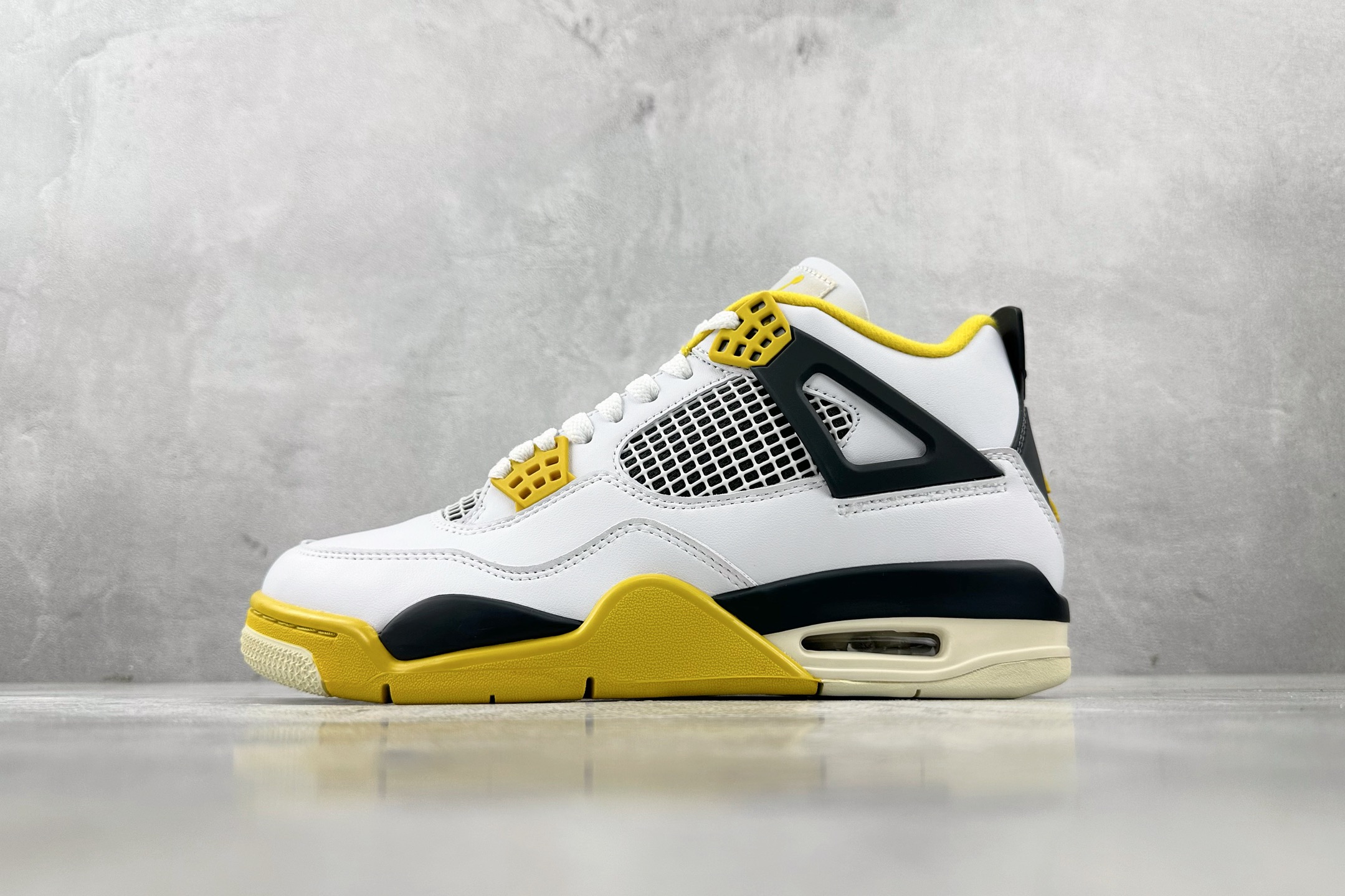 PB 
外贸批次  Jordan Air Jordan 4 Vivid Sulfur白黄

货号：AQ9
