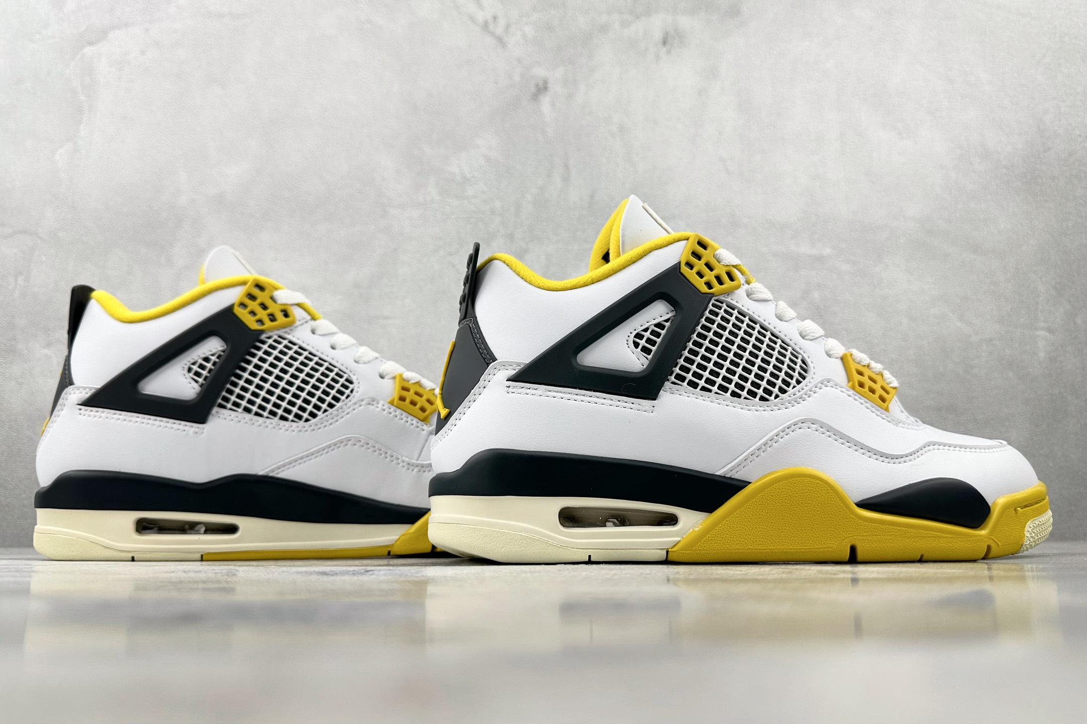 PB 
外贸批次  Jordan Air Jordan 4 Vivid Sulfur白黄

货号：AQ9