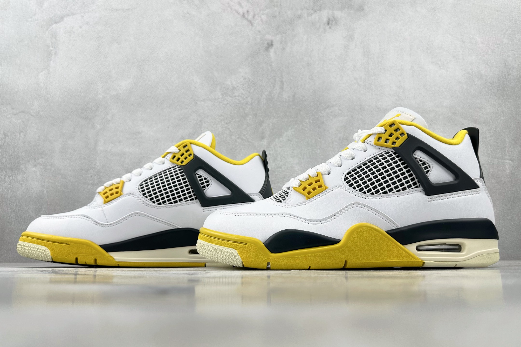 PB 
外贸批次  Jordan Air Jordan 4 Vivid Sulfur白黄

货号：AQ9