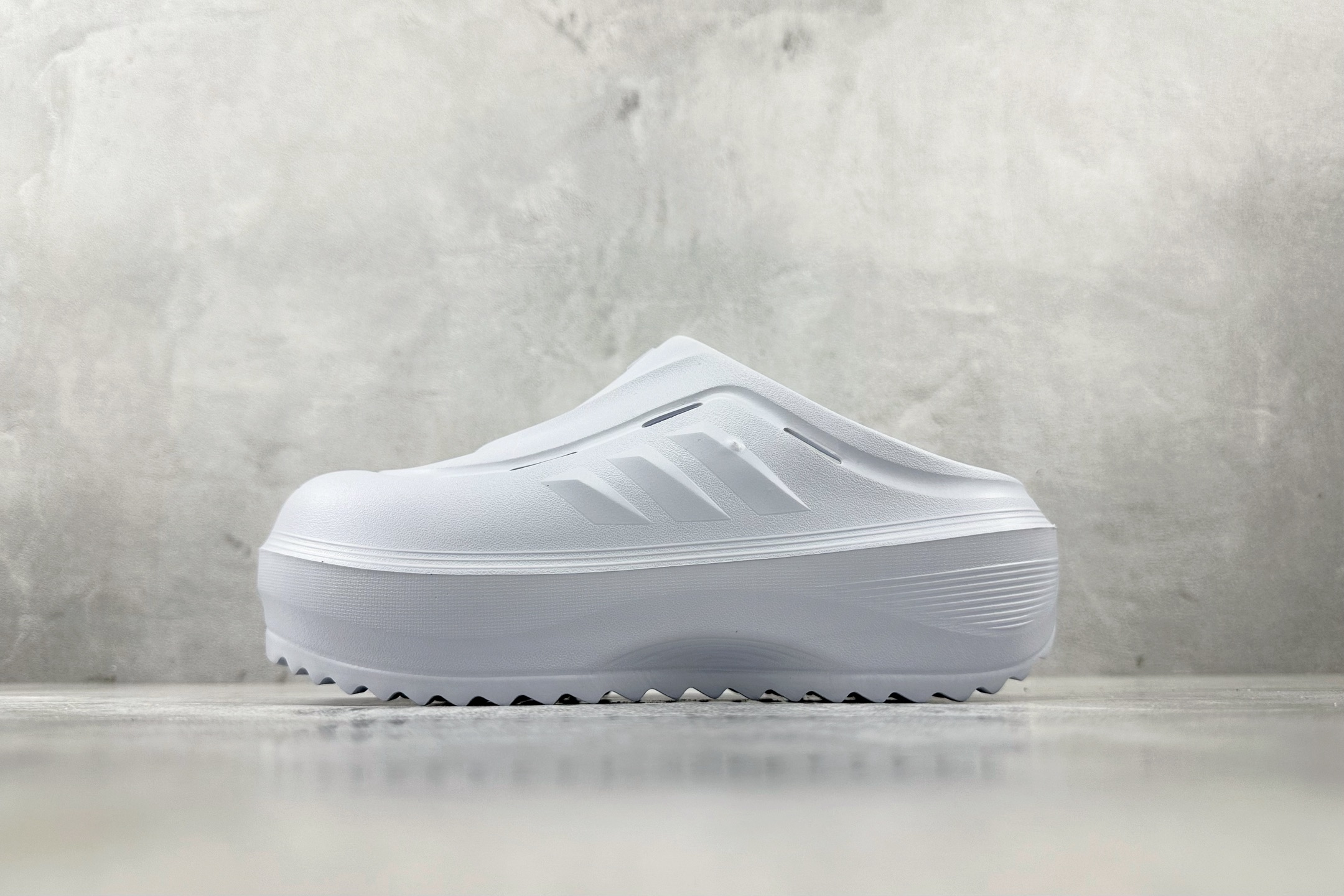 R 版 
出口订单 adidas OZWAVE CLOG 浅蓝

货号 ：JR9273
尺码：36 36