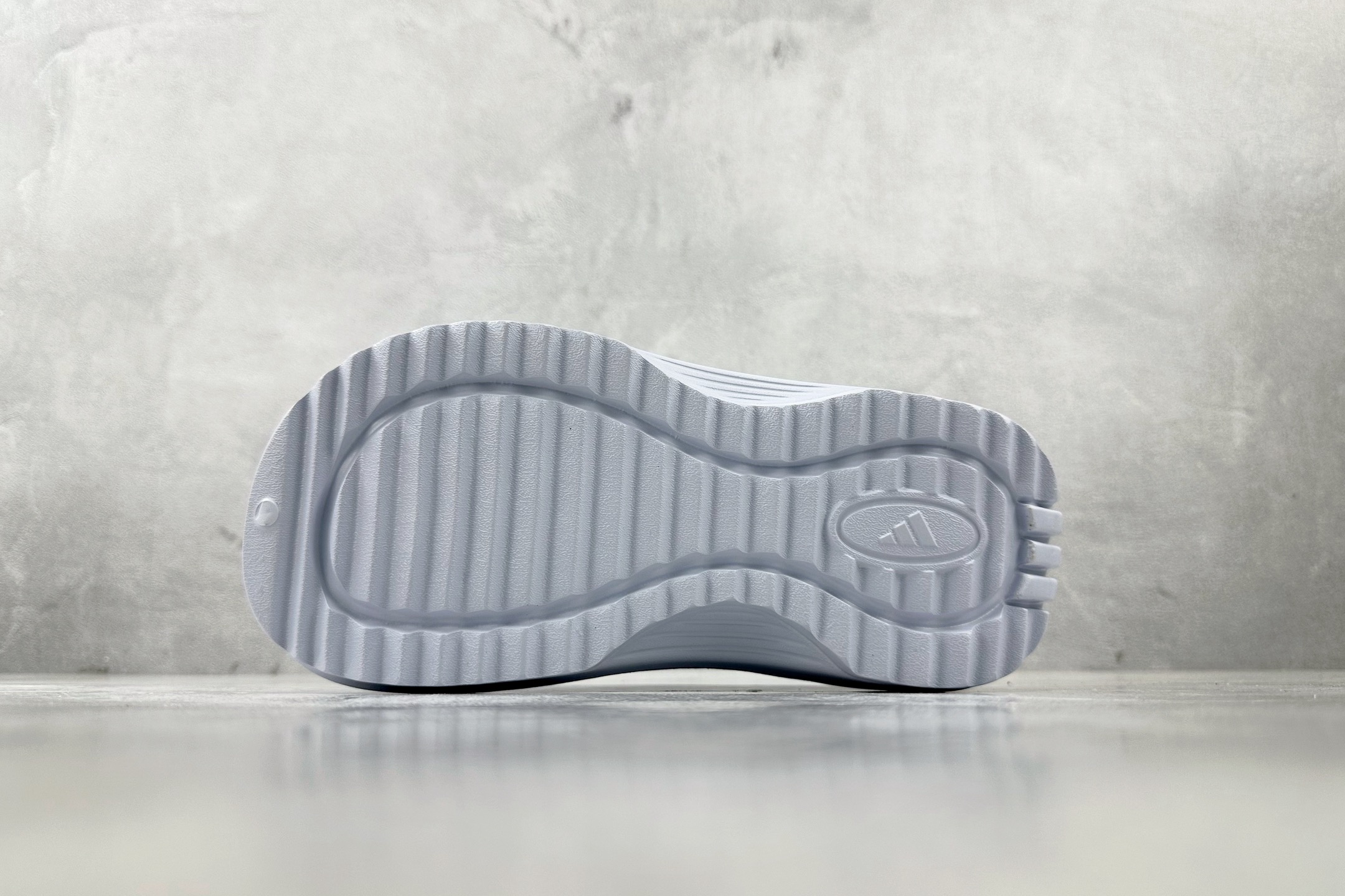 R 版 
出口订单 adidas OZWAVE CLOG 浅蓝

货号 ：JR9273
尺码：36 36