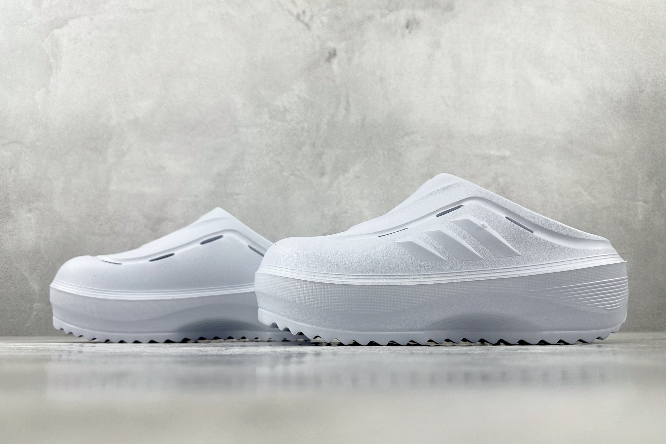 R 版 
出口订单 adidas OZWAVE CLOG 浅蓝

货号 ：JR9273
尺码：36 36