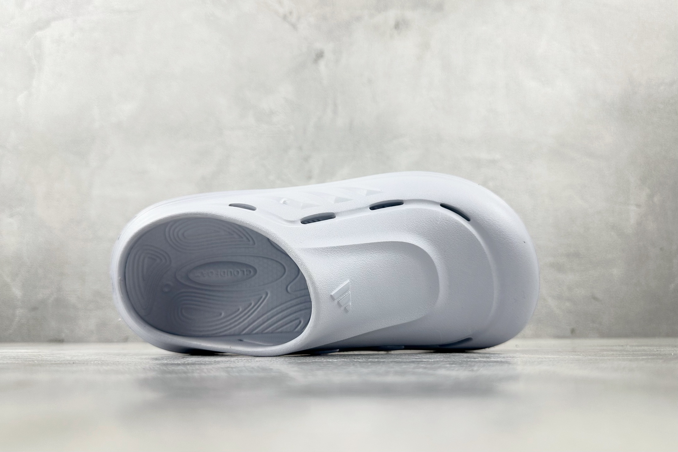 R 版 
出口订单 adidas OZWAVE CLOG 浅蓝

货号 ：JR9273
尺码：36 36