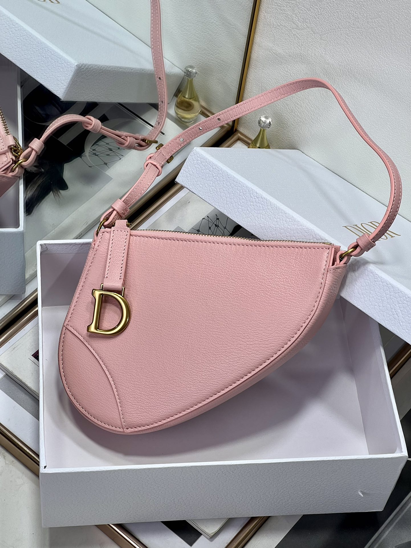 顶级原单新款到货迪奥2024新款DiorSaddle马鞍手拿包size20x15x4cm