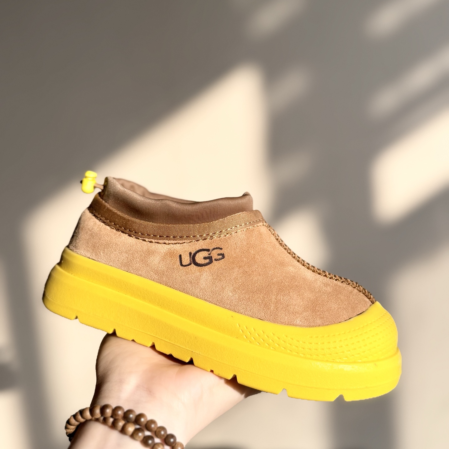 新色 UGG明星同款厚底儿童雪地靴 尺码：25-35码 经典UGG明星同款🔥 优质包头款式设计✌🏻 内里加绒，保暖又舒适❄️ 耐磨防滑大底，脚感超赞👍🏻-选品中心