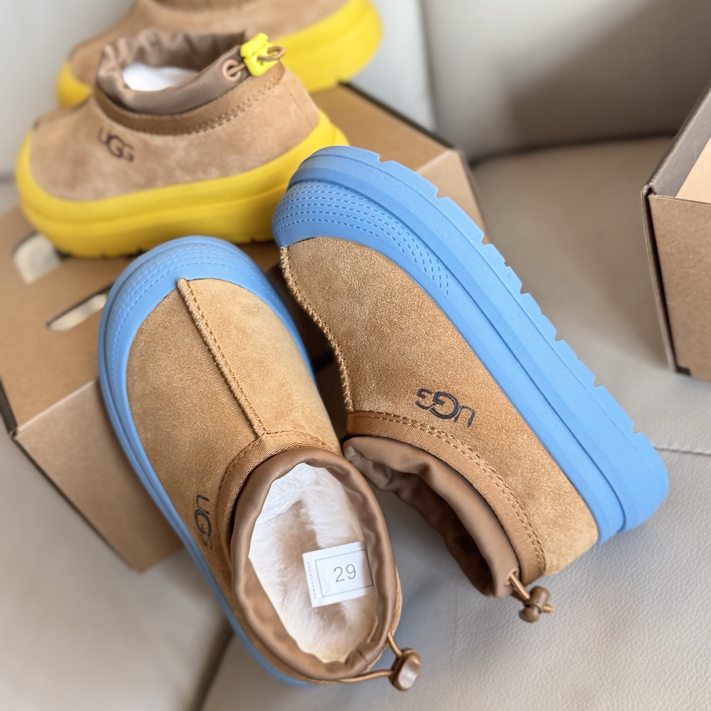 图片[5]-UGG明星同款厚底儿童雪地靴 尺码：25-35码 经典UGG明星同款🔥 优质包头款式设计✌🏻 内里加绒，保暖又舒适❄️ 耐磨防滑大底，脚感超赞👍🏻-选品中心