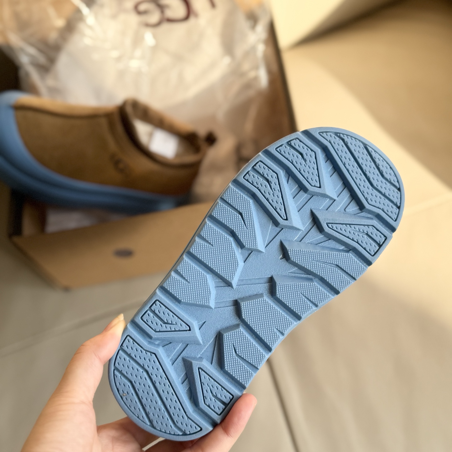 图片[8]-UGG明星同款厚底儿童雪地靴 尺码：25-35码 经典UGG明星同款🔥 优质包头款式设计✌🏻 内里加绒，保暖又舒适❄️ 耐磨防滑大底，脚感超赞👍🏻-选品中心