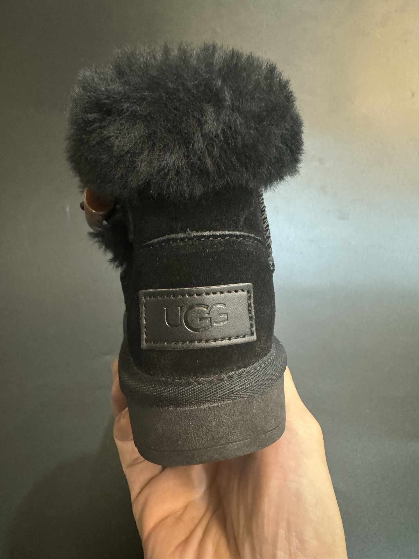 图片[7]-UGG牛角扣羊毛一体儿童高帮雪地靴 尺码26-35 经典UGG款式❤️ 低帮款式设计，保暖防风☁️ 羊毛一体系列，质感满满💯 橡胶耐磨防滑大底，脚感超赞👍🏻-选品中心