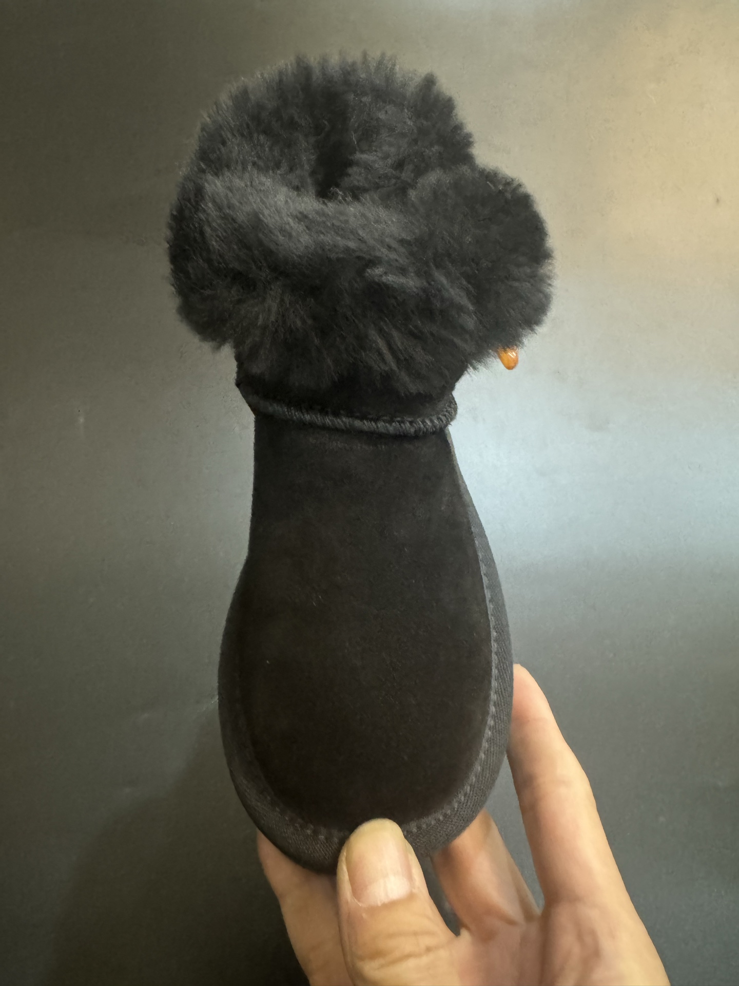 图片[6]-UGG牛角扣羊毛一体儿童高帮雪地靴 尺码26-35 经典UGG款式❤️ 低帮款式设计，保暖防风☁️ 羊毛一体系列，质感满满💯 橡胶耐磨防滑大底，脚感超赞👍🏻-选品中心