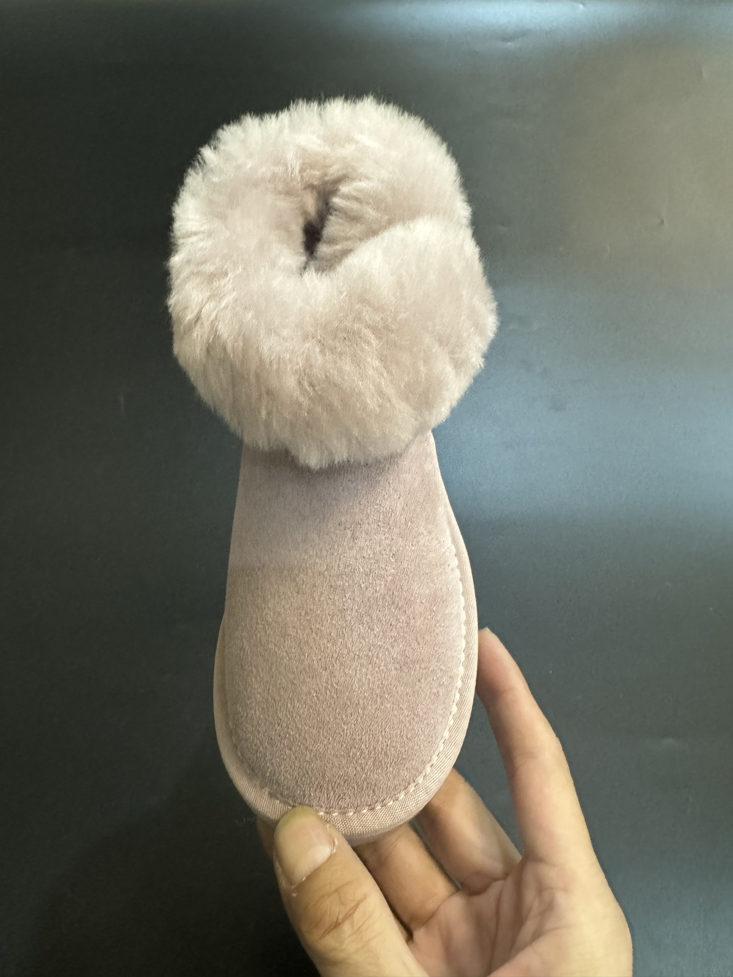 图片[6]-UGG牛角扣羊毛一体儿童高帮雪地靴 尺码26-35 经典UGG款式❤️ 低帮款式设计，保暖防风☁️ 羊毛一体系列，质感满满💯 橡胶耐磨防滑大底，脚感超赞👍🏻-选品中心