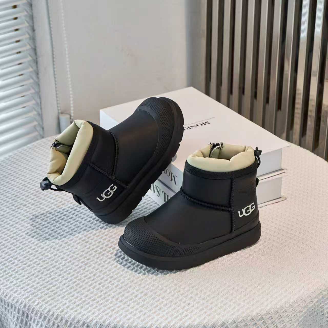 图片[5]-UGG塔斯曼儿童中帮雪地靴 尺码26-37 经典UGG明星款式❤️ 低帮款式设计，保暖防风☁️ 羊毛一体系列，质感满满💯 橡胶耐磨防滑大底，脚感超赞👍🏻-选品中心