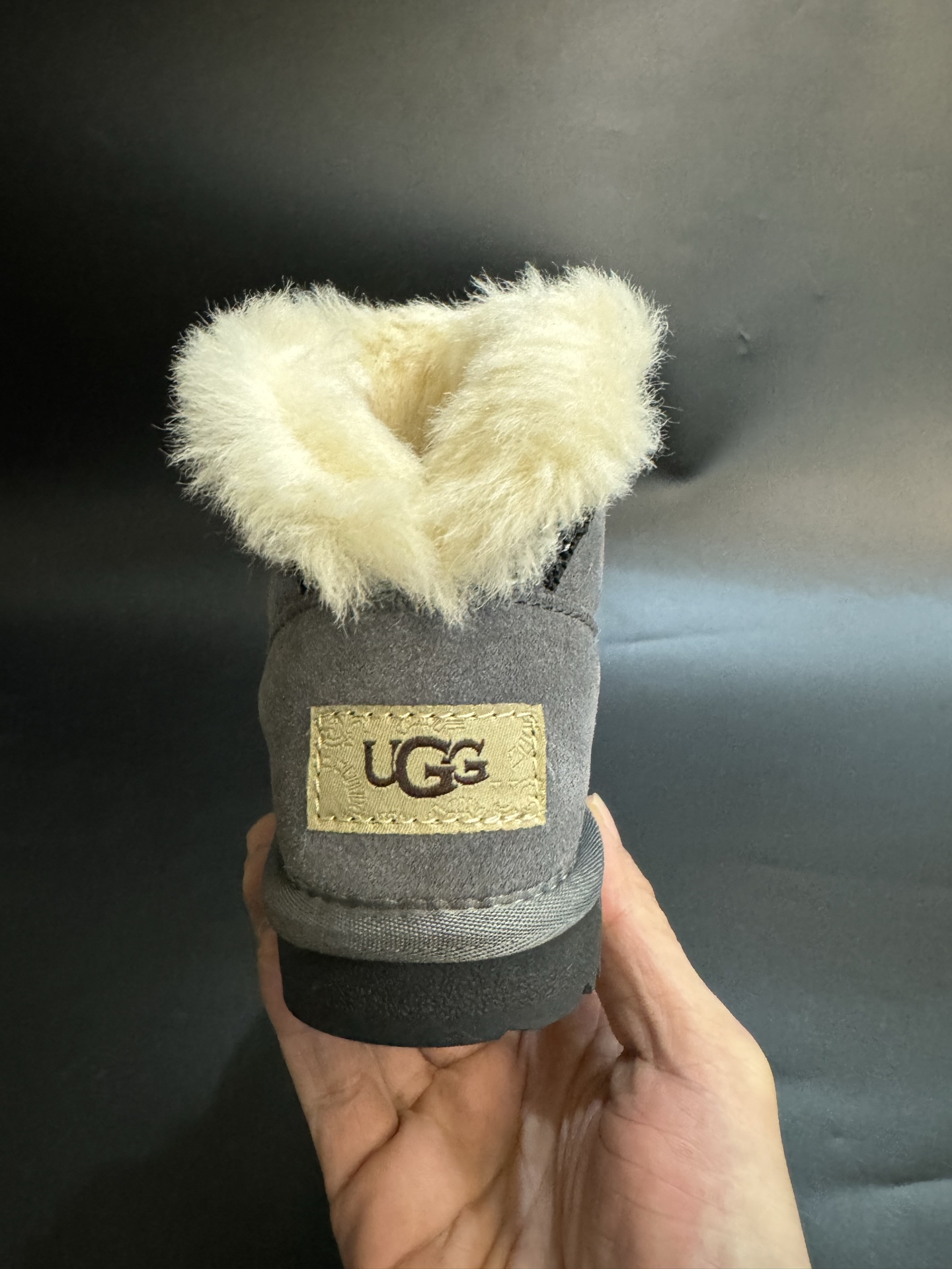 图片[7]-UGG塔斯林民族风儿童中帮雪地靴 尺码25—37 经典UGG民族风系列款式❤️ 低帮款式设计，保暖防风☁️ 羊毛一体系列，质感满满💯 橡胶耐磨防滑大底，脚感超赞👍🏻-选品中心