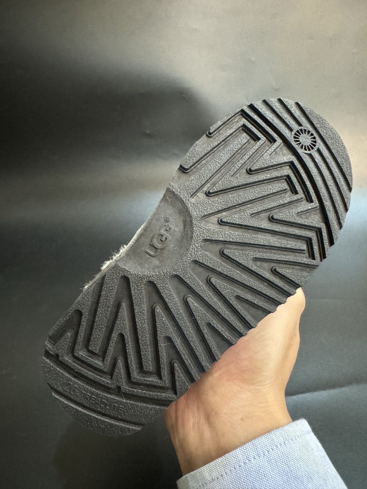 图片[8]-UGG塔斯林民族风儿童中帮雪地靴 尺码25—37 经典UGG民族风系列款式❤️ 低帮款式设计，保暖防风☁️ 羊毛一体系列，质感满满💯 橡胶耐磨防滑大底，脚感超赞👍🏻-选品中心