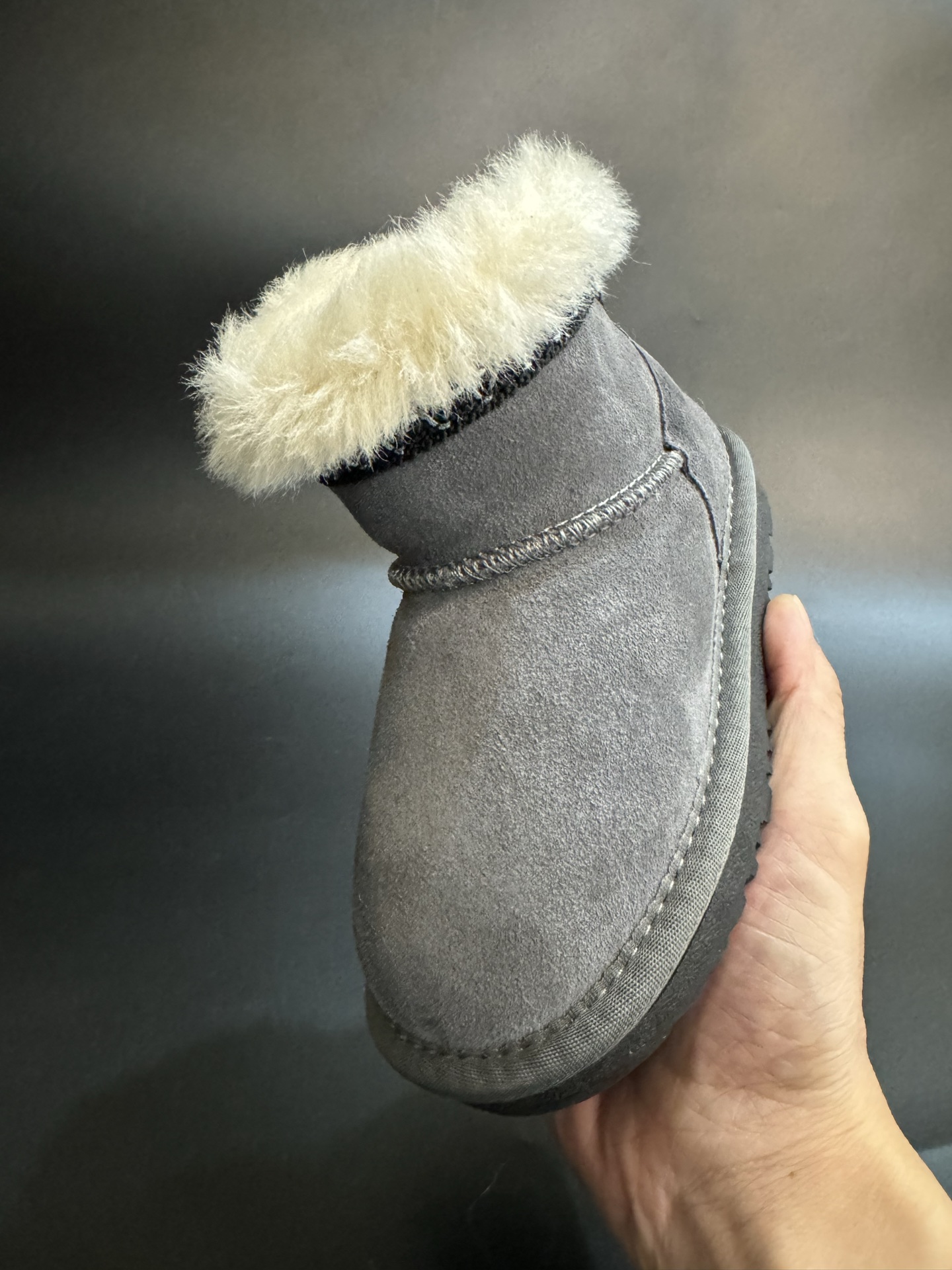 图片[4]-UGG塔斯林民族风儿童中帮雪地靴 尺码25—37 经典UGG民族风系列款式❤️ 低帮款式设计，保暖防风☁️ 羊毛一体系列，质感满满💯 橡胶耐磨防滑大底，脚感超赞👍🏻-选品中心