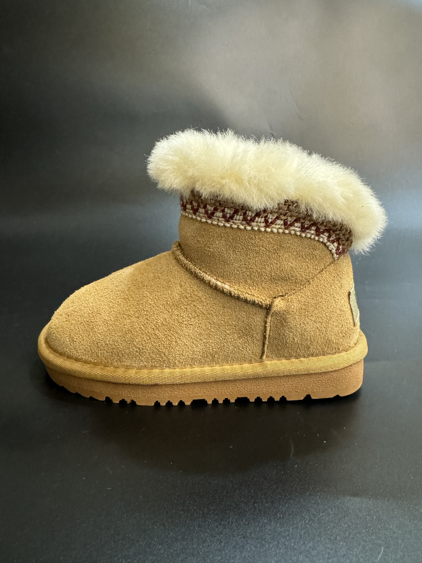 NO:601942,UGG Taslin ethnic style children's mid-top snow boots, sizes 25-37, classic UGG ethnic style series styles, low-top style design, warm and windproof, wool one-piece series, full of texture, rubber wear-resistant and non-slip outsole, great foot feel, snow boots, boots,19860909UGG塔斯林民族风儿童中帮雪地靴 尺码25—37 经典UGG民族风系列款式 低帮款式设计,保暖防风 羊毛一体系列,质感满满 橡胶耐磨防滑大底,脚感超赞,雪地靴,boots,,Children's