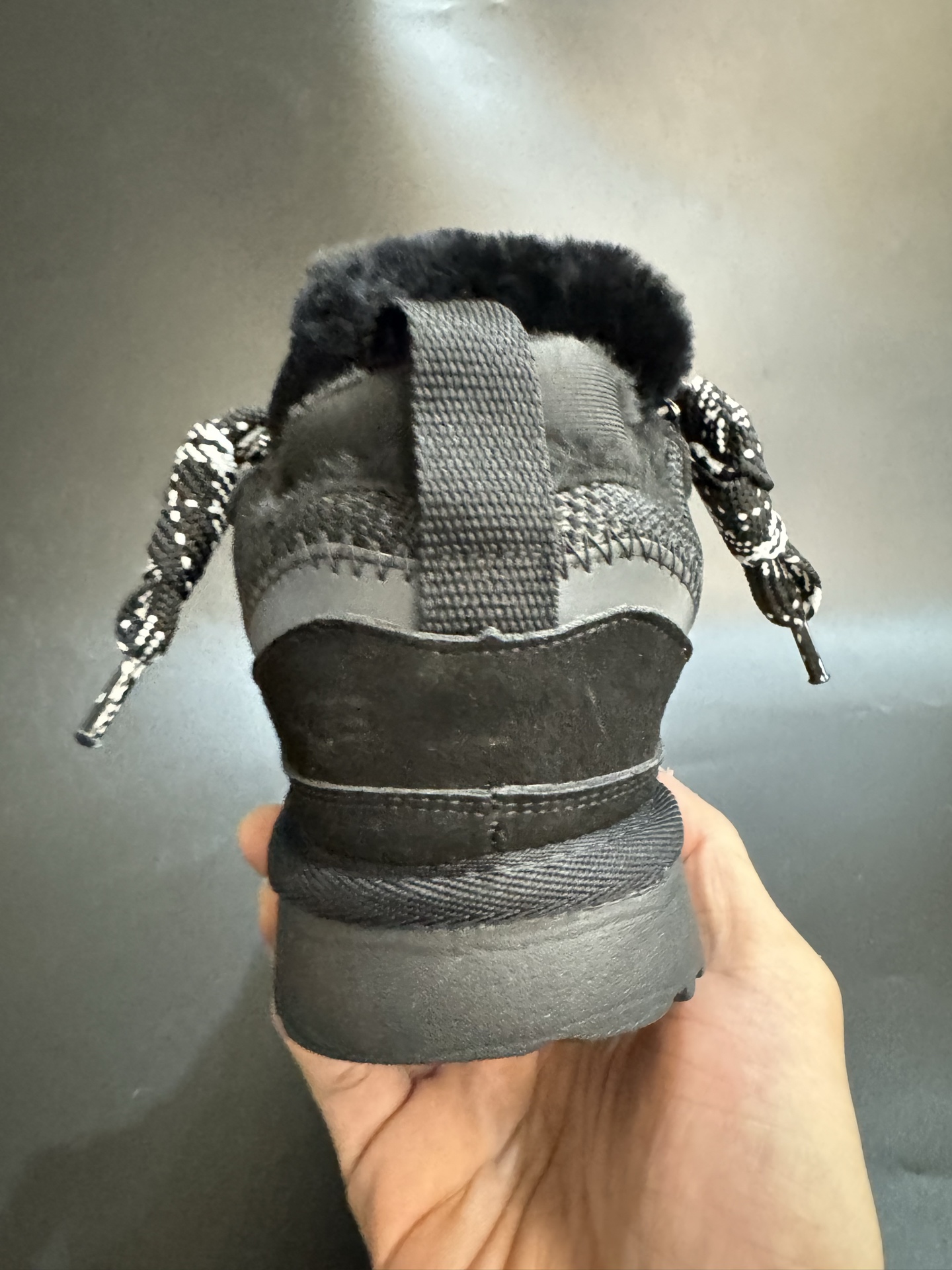 图片[7]-UGGLowmel 梅尔2代运动休闲鞋儿童雪地靴 采用系带全羊毛内里加绒保暖款，采用头层真牛皮 柔软亲肤 舒适透气 个性时尚又百搭，EVA轻质缓震、防滑耐磨 尺码26-37-选品中心