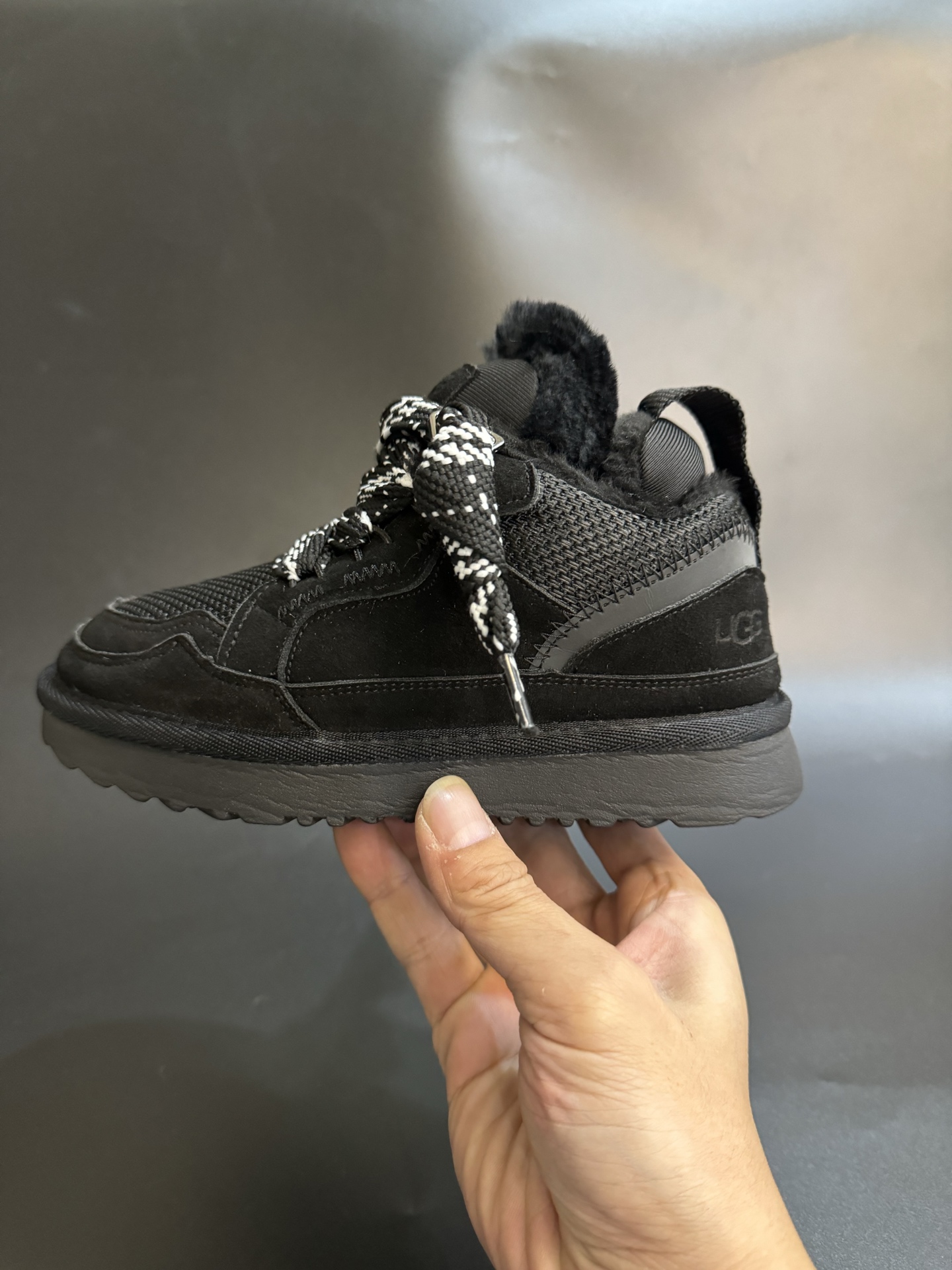 图片[3]-UGGLowmel 梅尔2代运动休闲鞋儿童雪地靴 采用系带全羊毛内里加绒保暖款，采用头层真牛皮 柔软亲肤 舒适透气 个性时尚又百搭，EVA轻质缓震、防滑耐磨 尺码26-37-选品中心