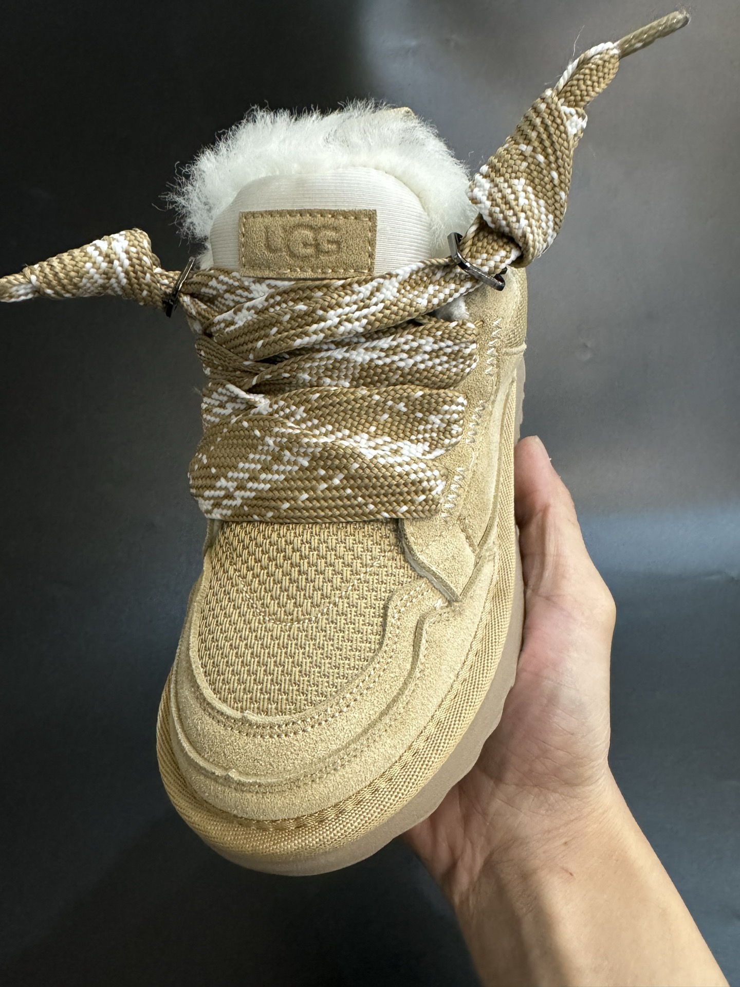 图片[4]-UGGLowmel 梅尔2代运动休闲鞋儿童雪地靴 采用系带全羊毛内里加绒保暖款，采用头层真牛皮 柔软亲肤 舒适透气 个性时尚又百搭，EVA轻质缓震、防滑耐磨 尺码26-37-选品中心