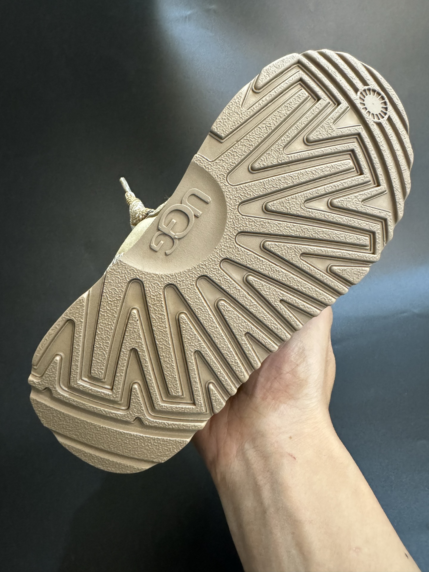 图片[8]-UGGLowmel 梅尔2代运动休闲鞋儿童雪地靴 采用系带全羊毛内里加绒保暖款，采用头层真牛皮 柔软亲肤 舒适透气 个性时尚又百搭，EVA轻质缓震、防滑耐磨 尺码26-37-选品中心