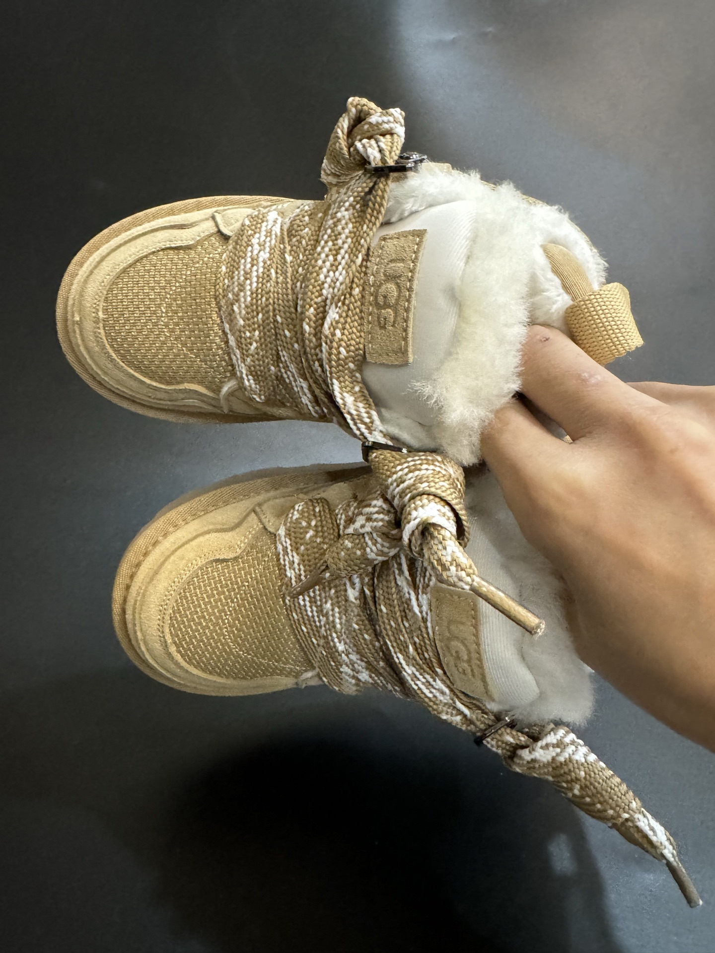 图片[2]-UGGLowmel 梅尔2代运动休闲鞋儿童雪地靴 采用系带全羊毛内里加绒保暖款，采用头层真牛皮 柔软亲肤 舒适透气 个性时尚又百搭，EVA轻质缓震、防滑耐磨 尺码26-37-选品中心